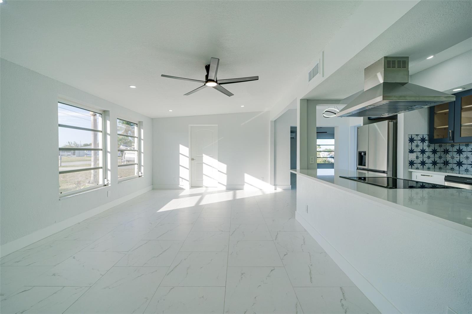 Listing photo id 1 for 217 Tarpon Boulevard Nw