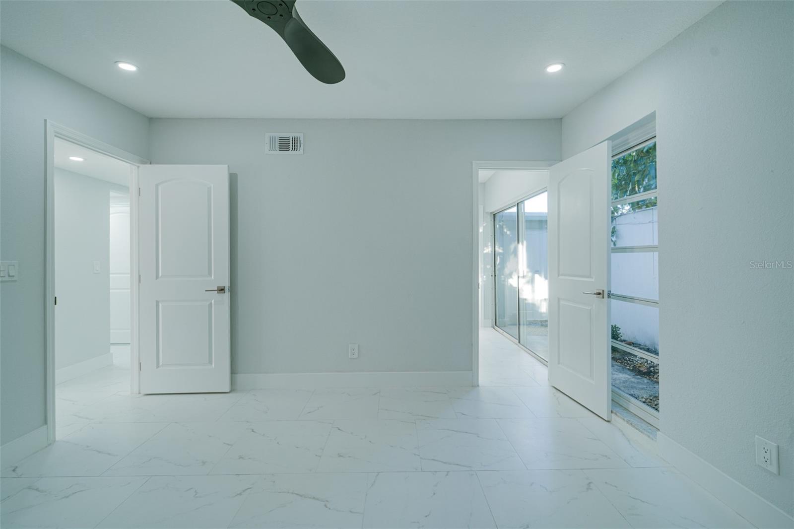 Listing photo id 37 for 217 Tarpon Boulevard Nw