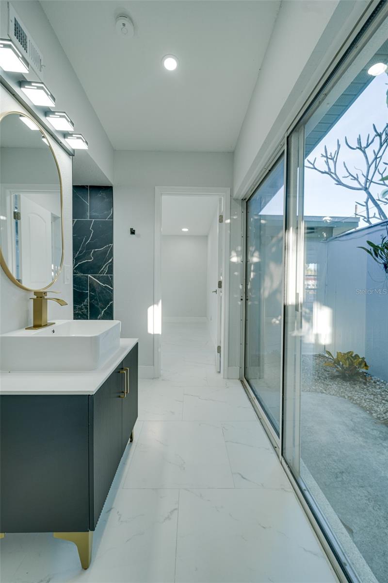 Listing photo id 40 for 217 Tarpon Boulevard Nw