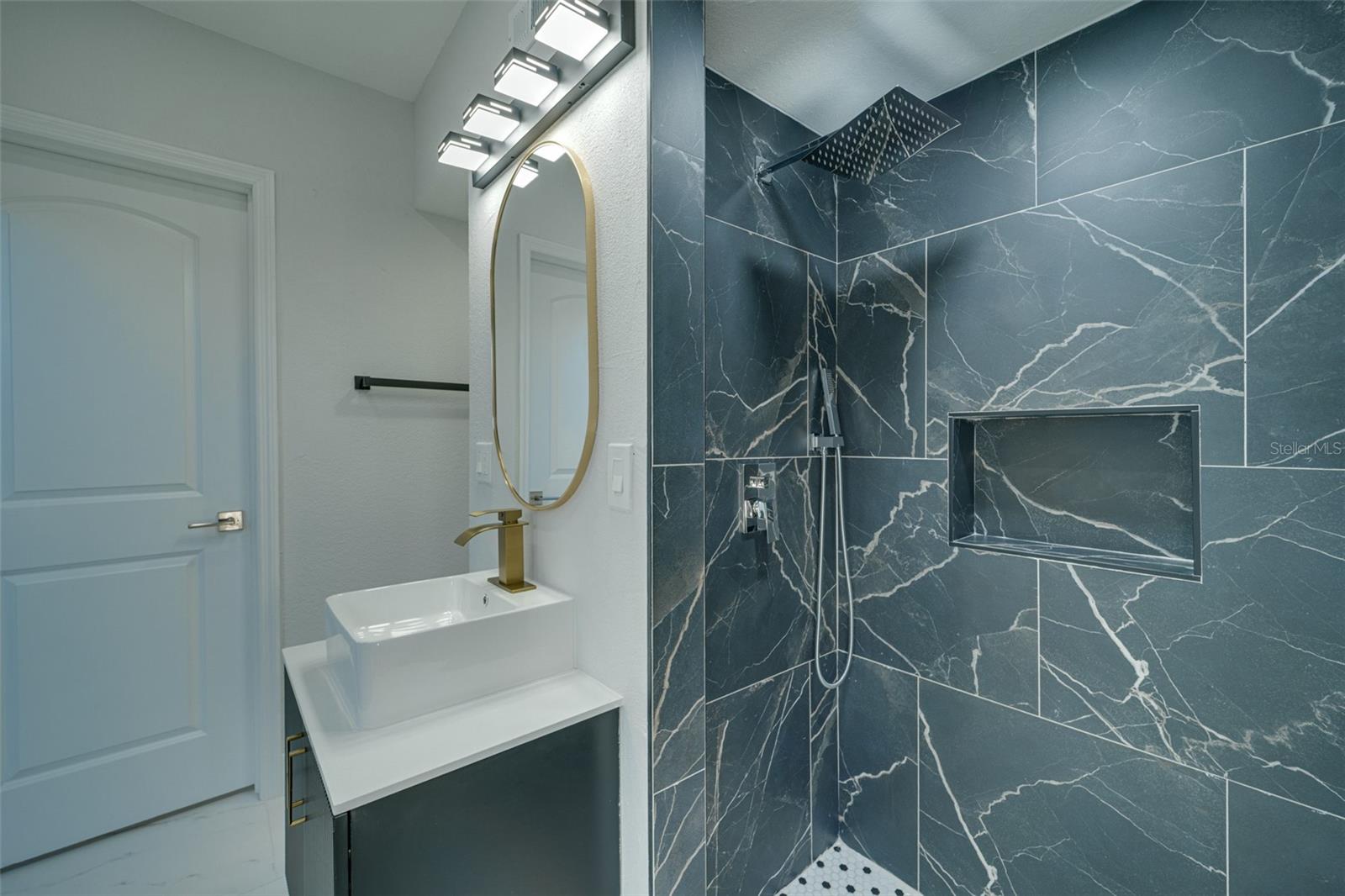 Listing photo id 47 for 217 Tarpon Boulevard Nw