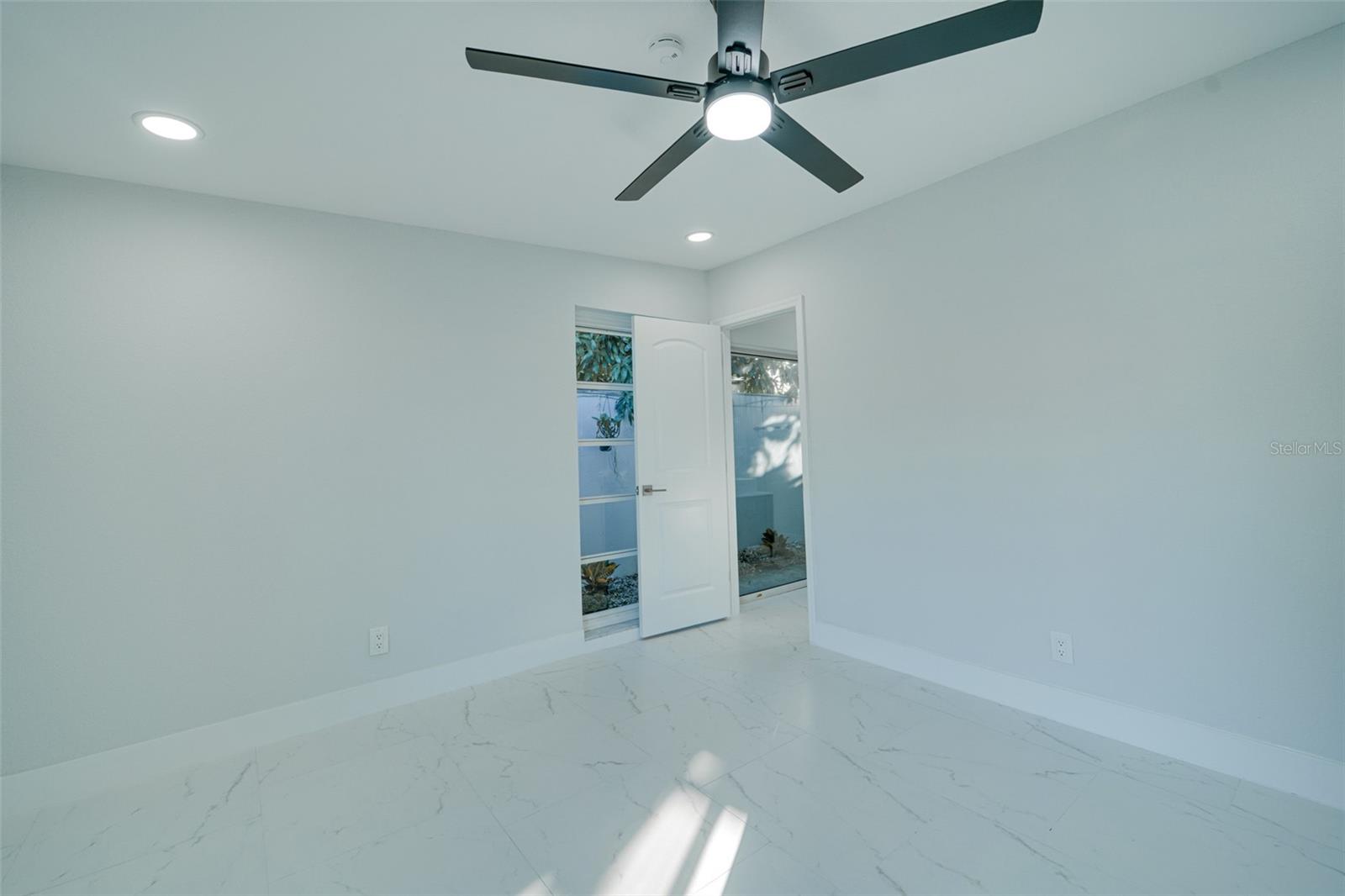 Listing photo id 49 for 217 Tarpon Boulevard Nw