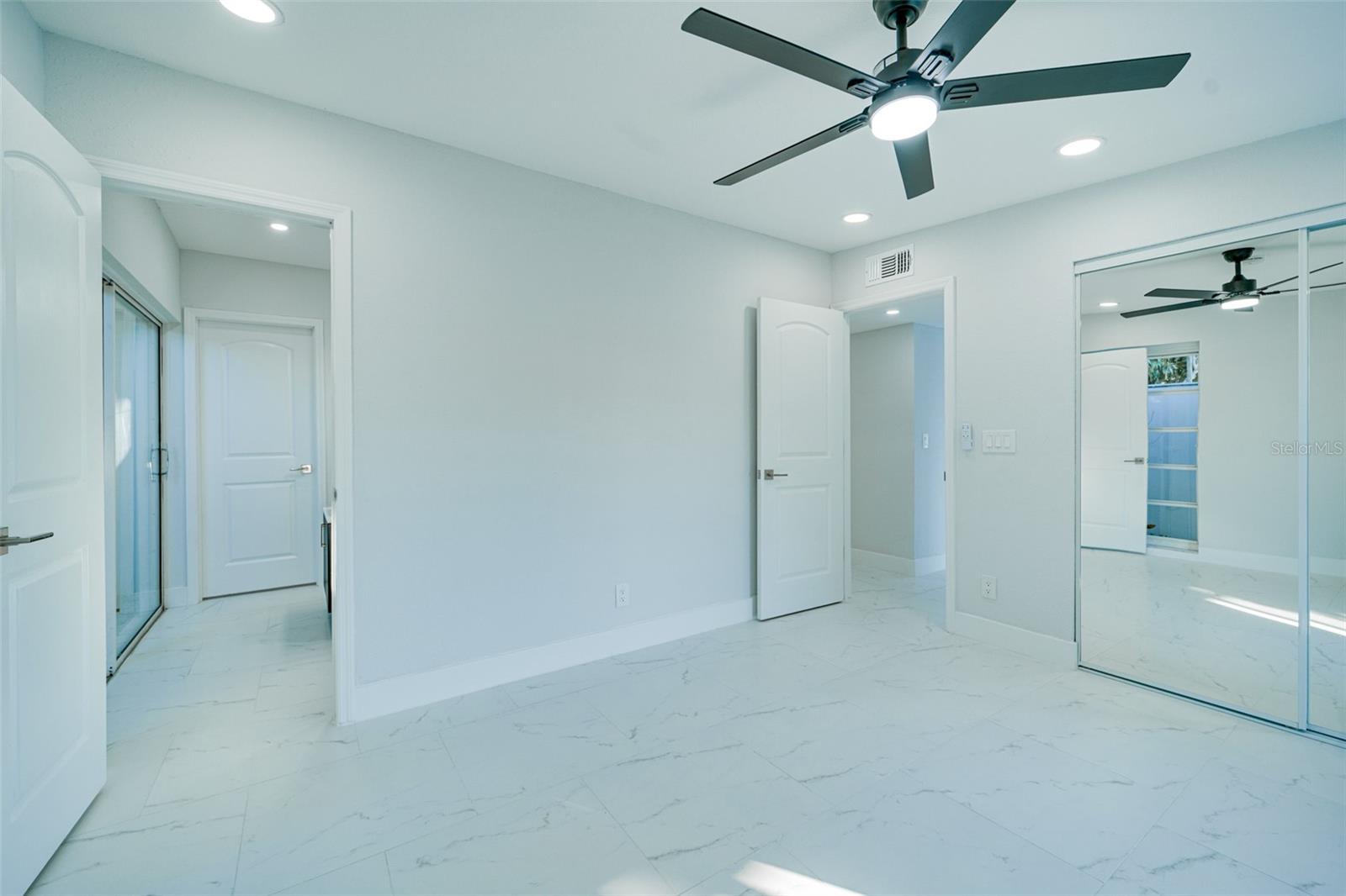 Listing photo id 50 for 217 Tarpon Boulevard Nw