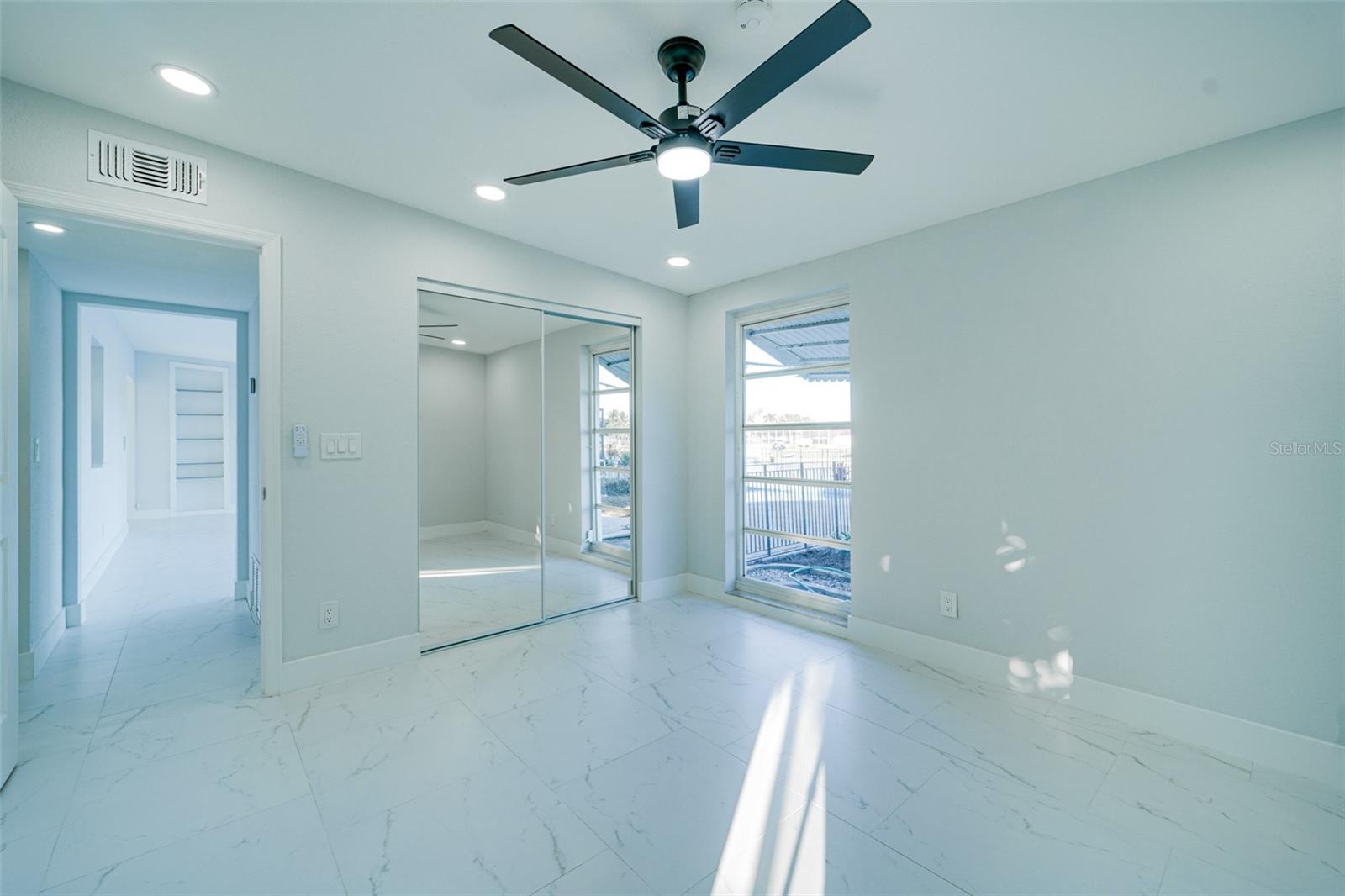 Listing photo id 51 for 217 Tarpon Boulevard Nw