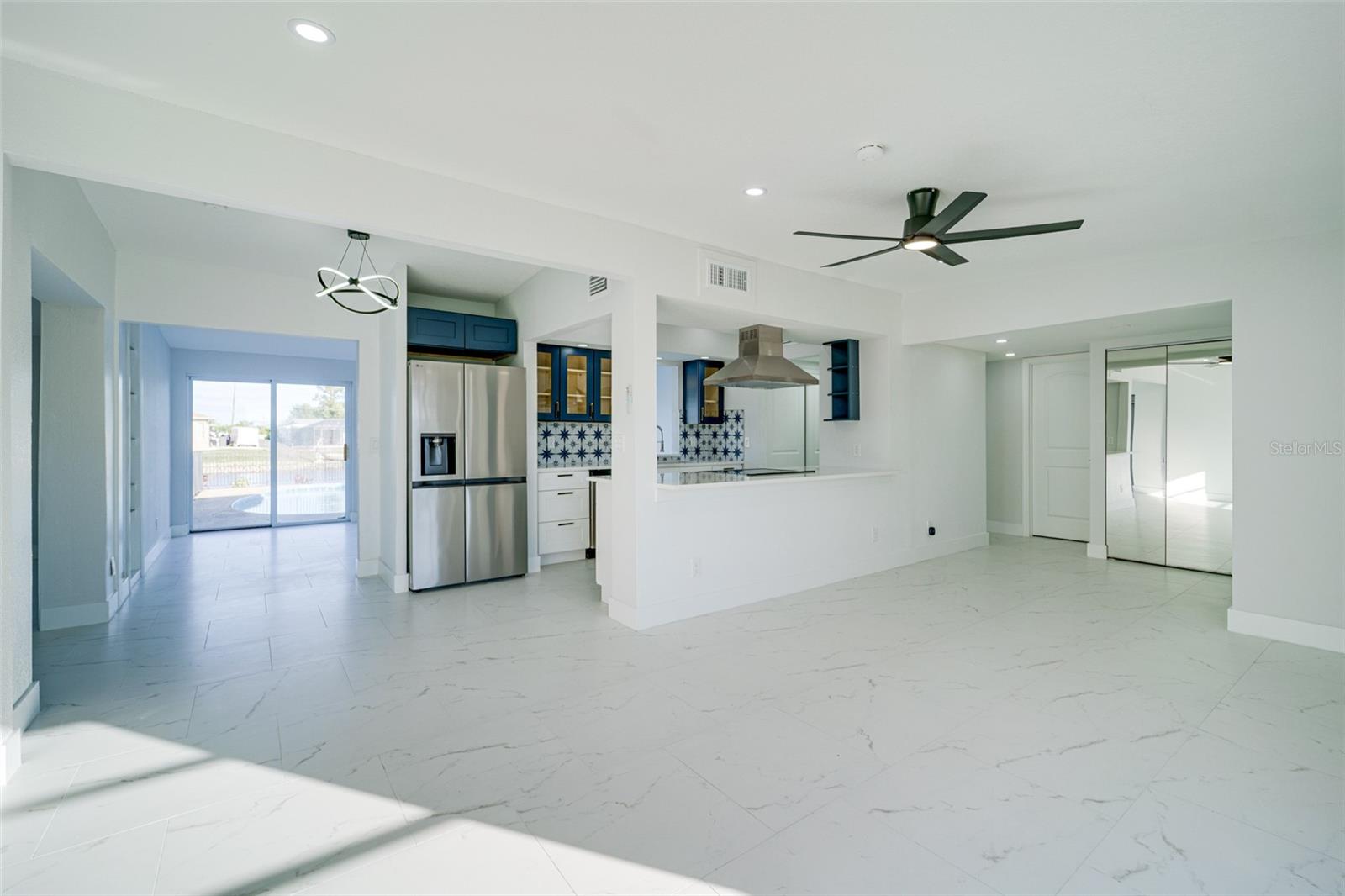 Listing photo id 4 for 217 Tarpon Boulevard Nw