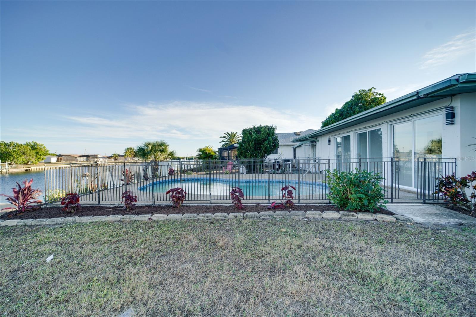 Listing photo id 65 for 217 Tarpon Boulevard Nw