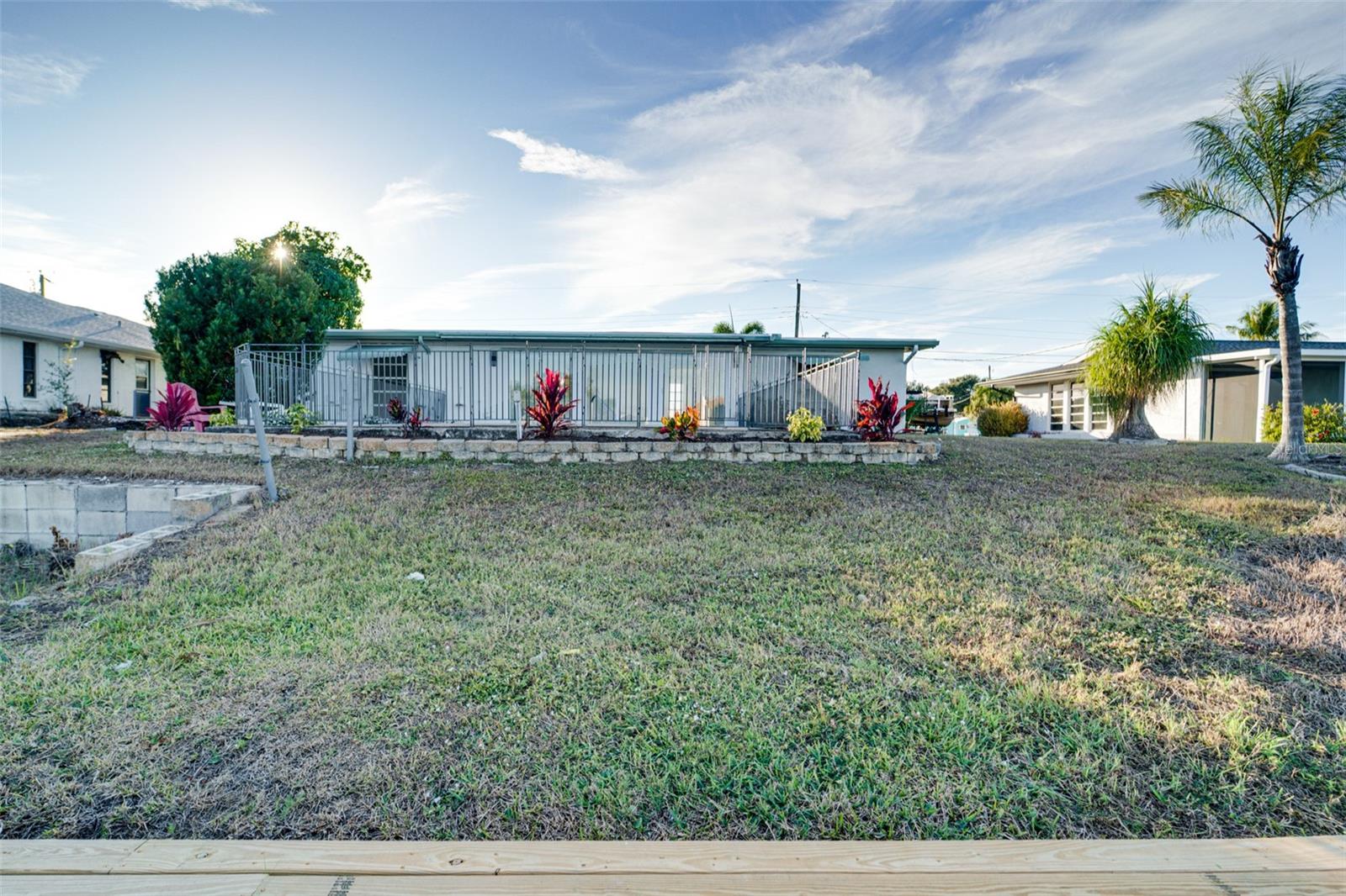 Listing photo id 67 for 217 Tarpon Boulevard Nw