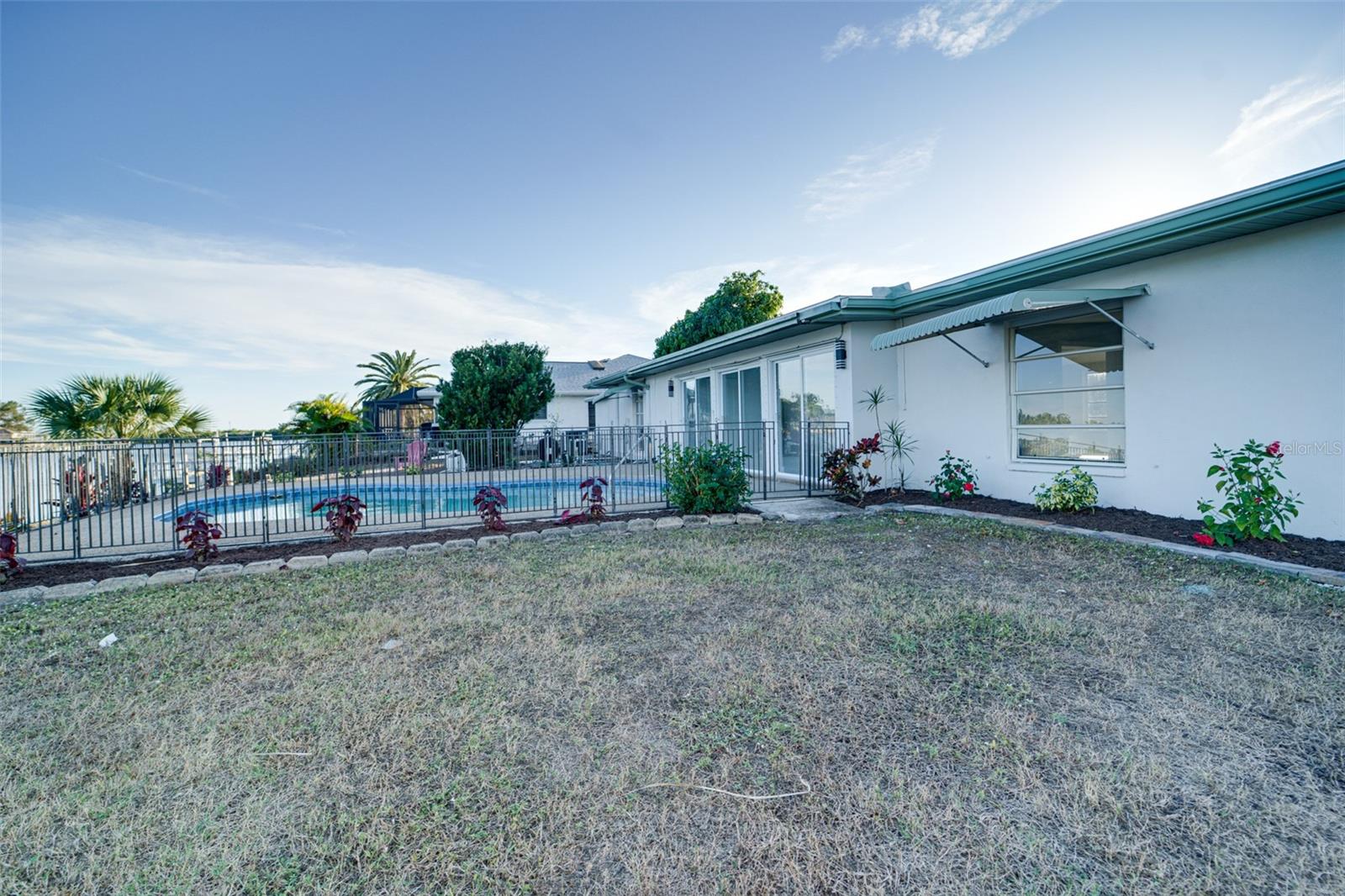 Listing photo id 69 for 217 Tarpon Boulevard Nw