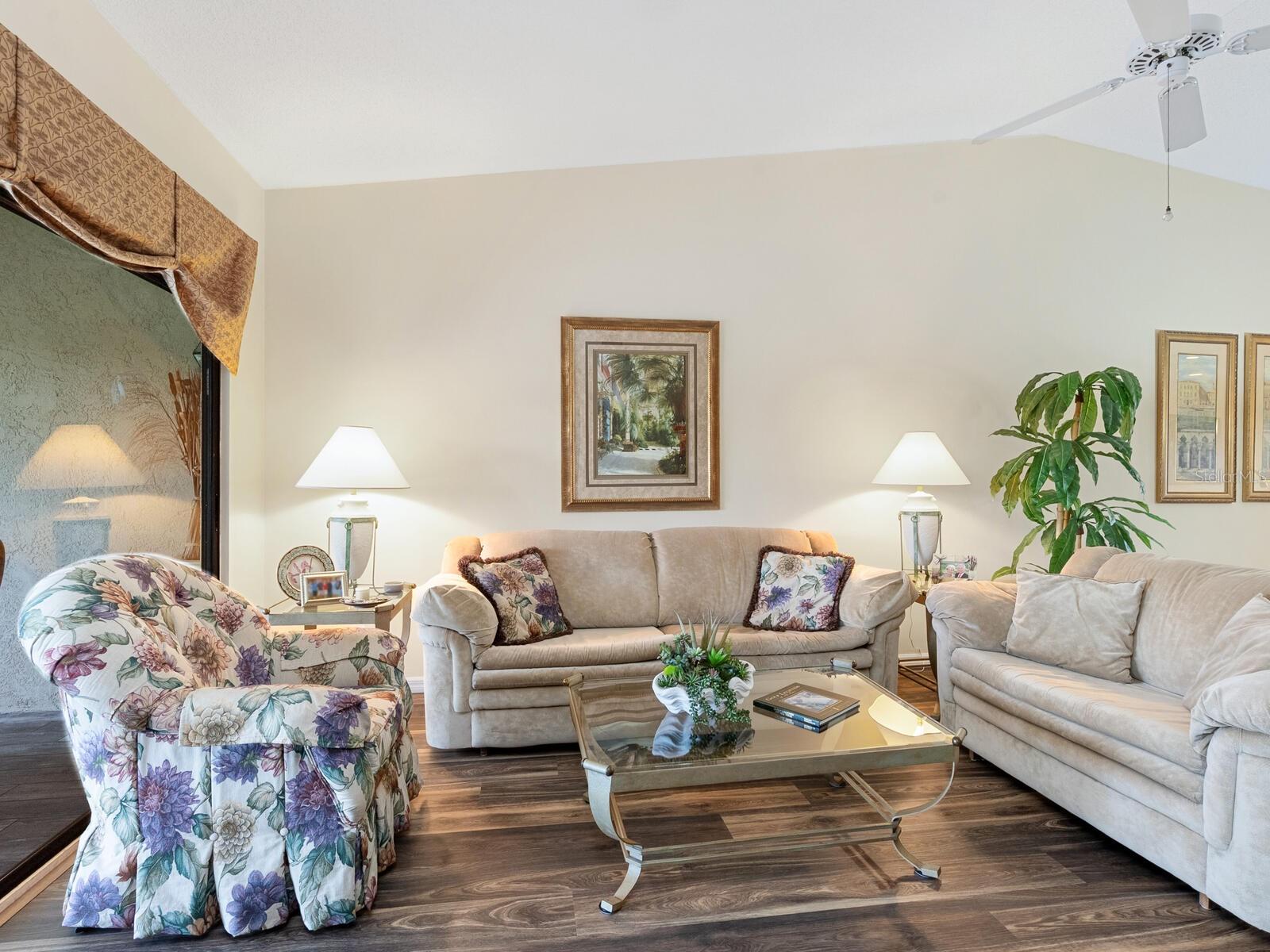 Image 15 of 40 For 4610 Weybridge  24