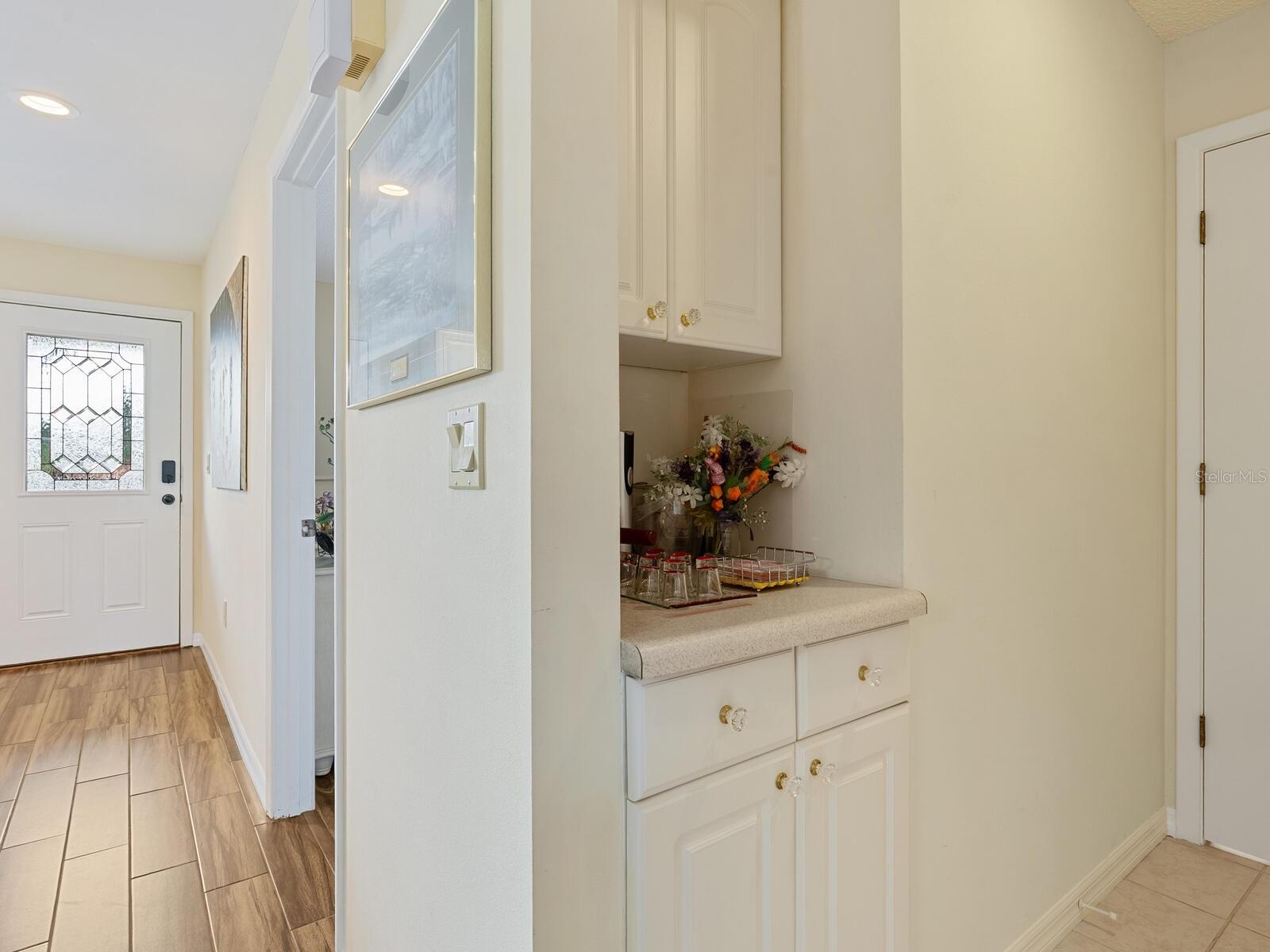 Image 18 of 40 For 4610 Weybridge  24