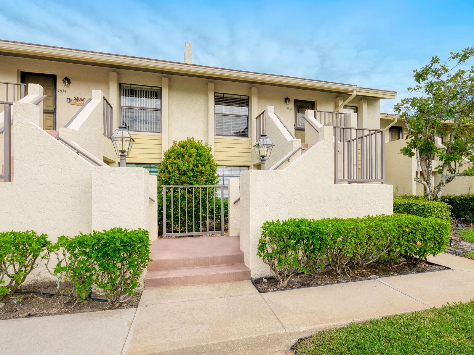 Image 2 of 40 For 4610 Weybridge  24