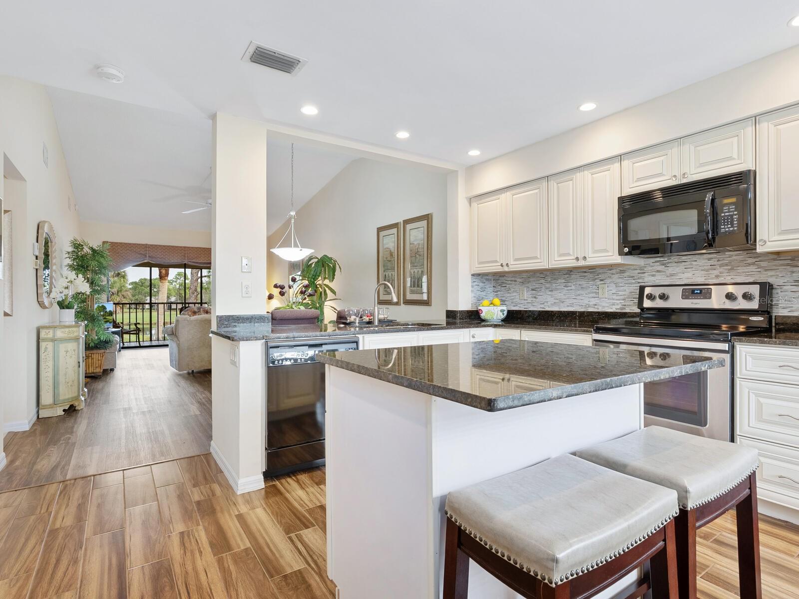 Image 3 of 40 For 4610 Weybridge  24