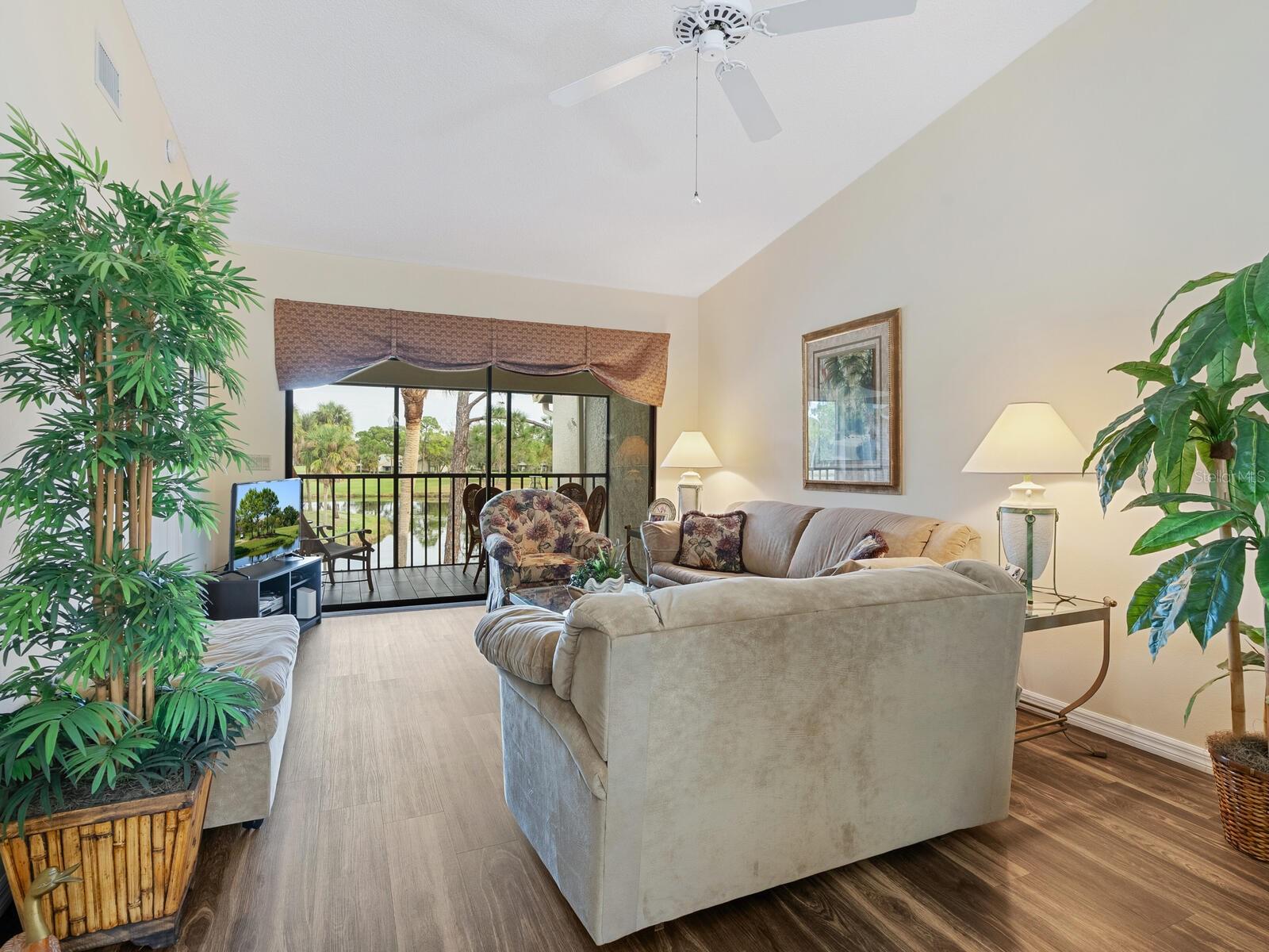 Image 9 of 40 For 4610 Weybridge  24