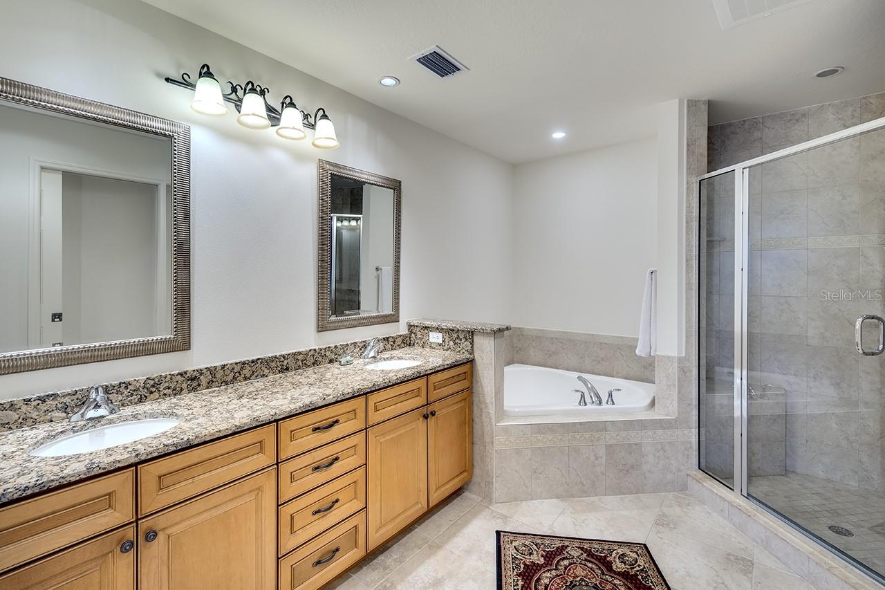 Image 24 of 27 For 7702 Lake Vista Court 204