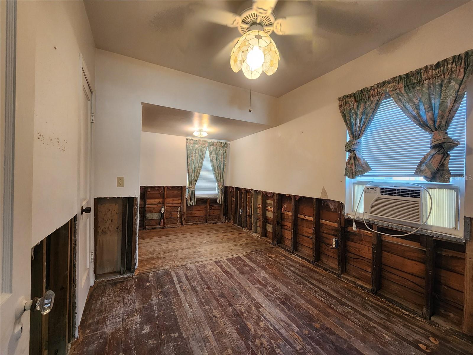 Image 22 of 49 For 12 Lafayette Street