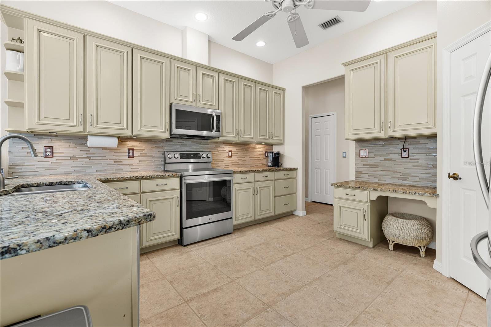 Image 17 of 39 For 11311 30th Cove E