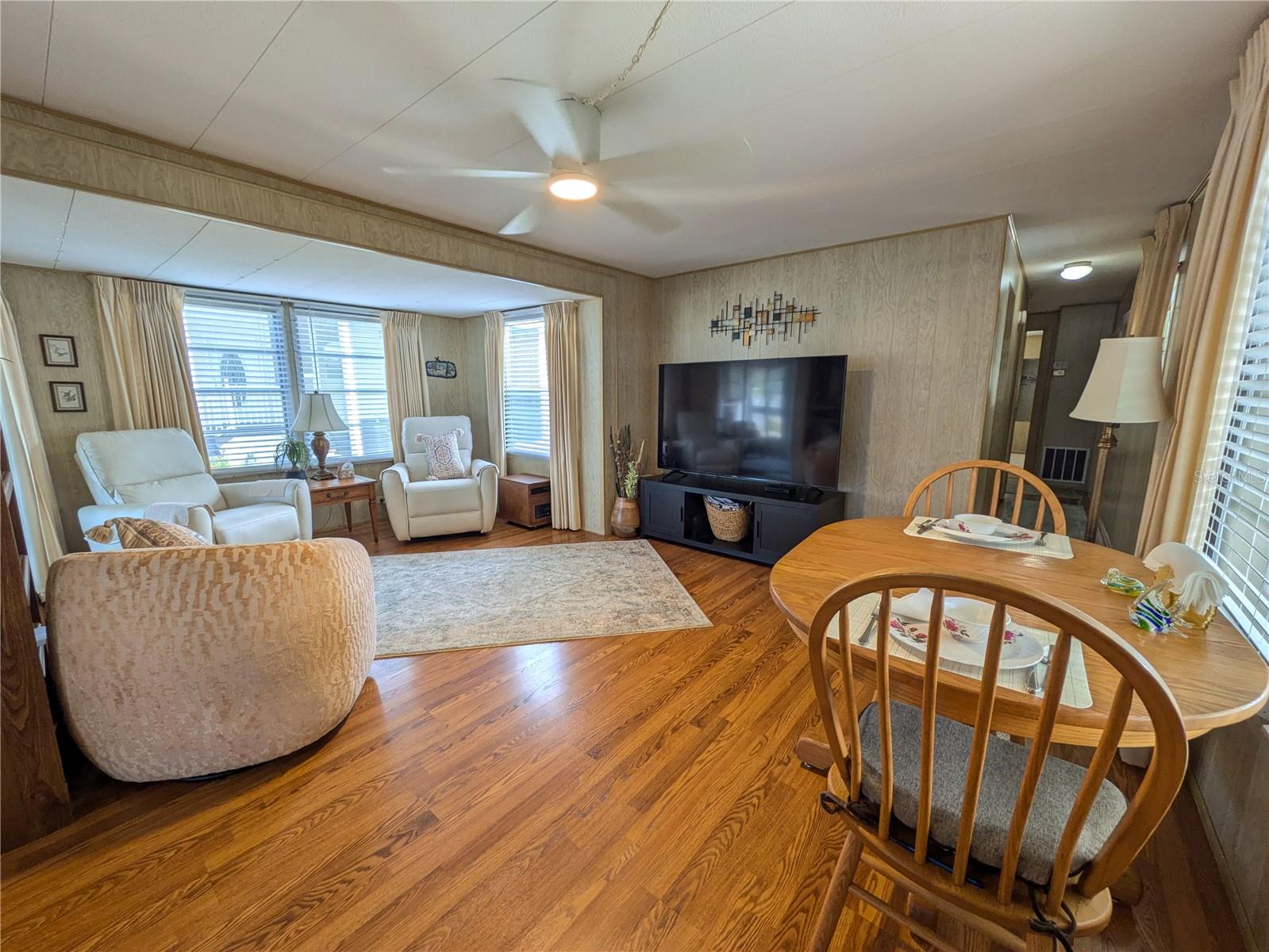 Image 11 of 20 For 215 Willow Oak Lane