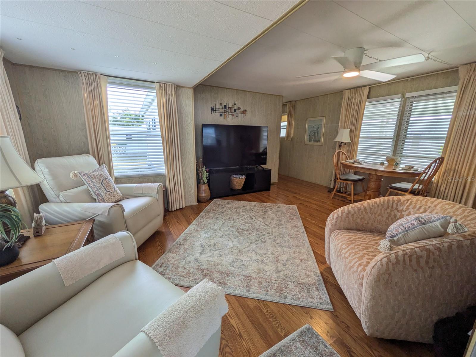 Image 13 of 20 For 215 Willow Oak Lane