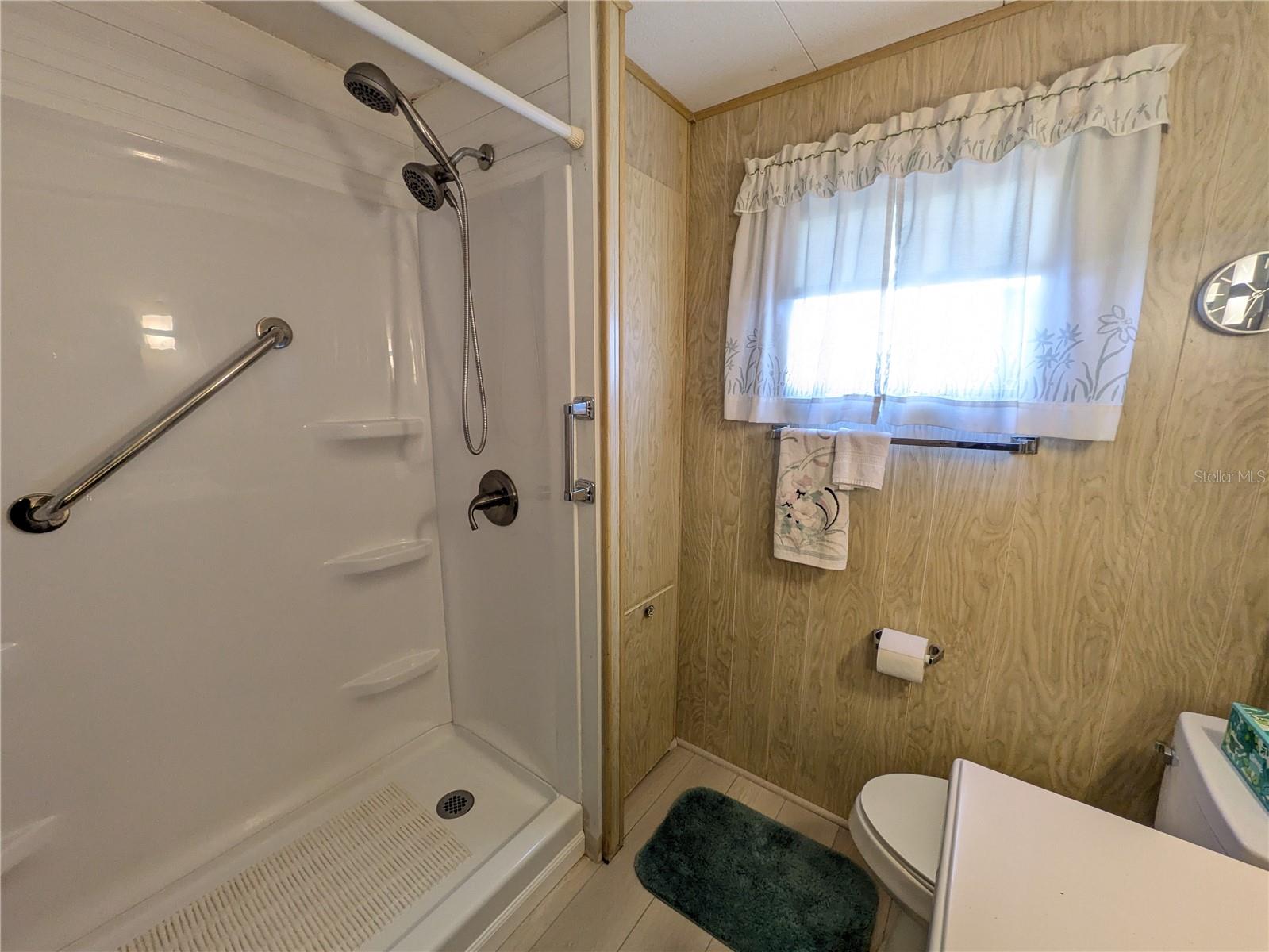 Image 18 of 20 For 215 Willow Oak Lane