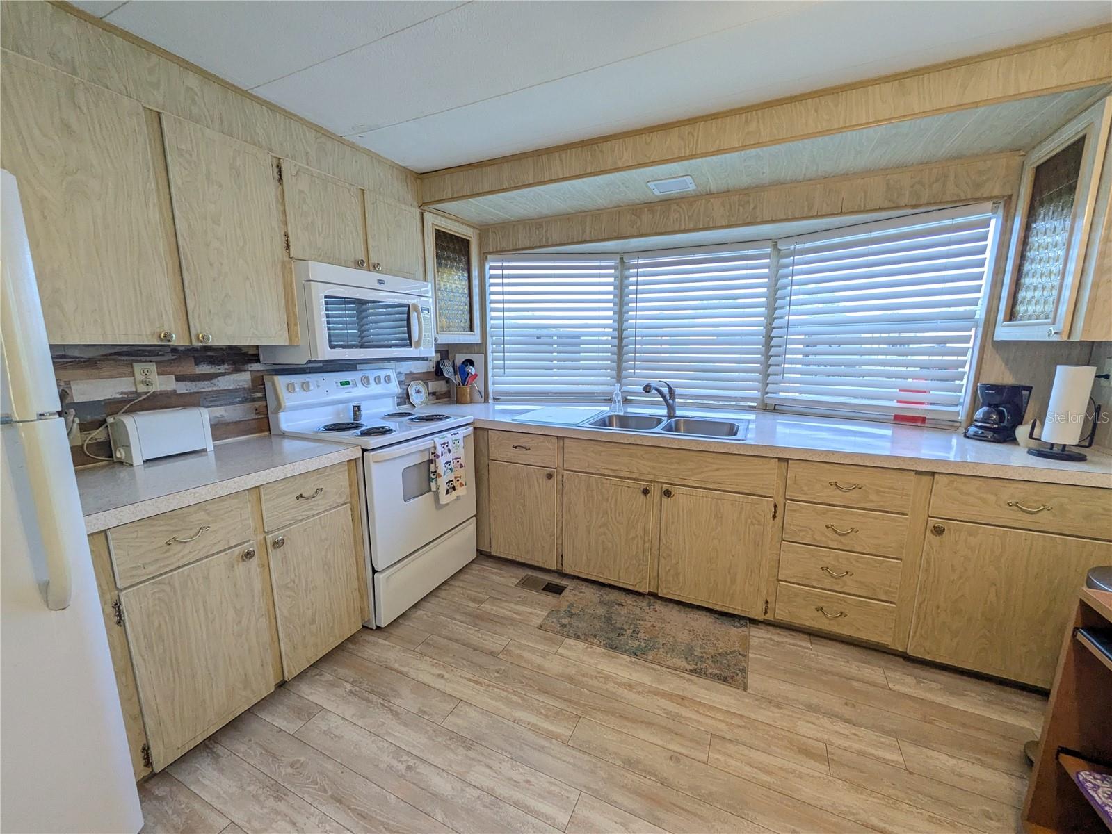 Image 8 of 20 For 215 Willow Oak Lane