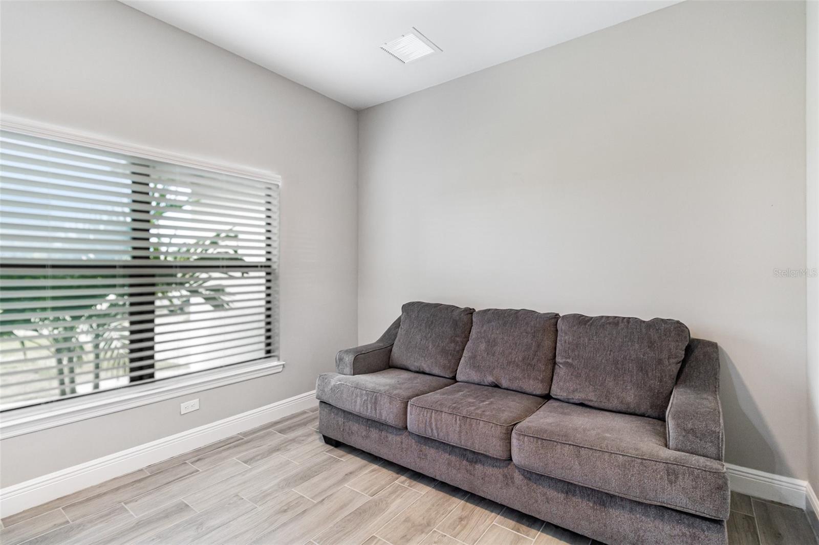 Image 20 of 25 For 2841 45th Place