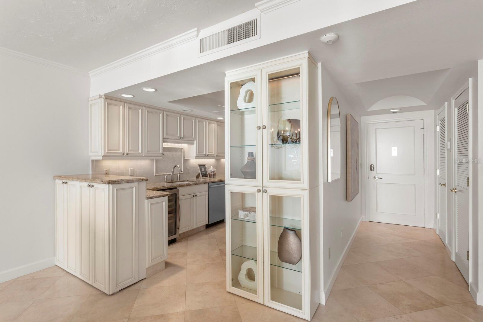 Image 14 of 43 For 1212 Benjamin Franklin Drive 501