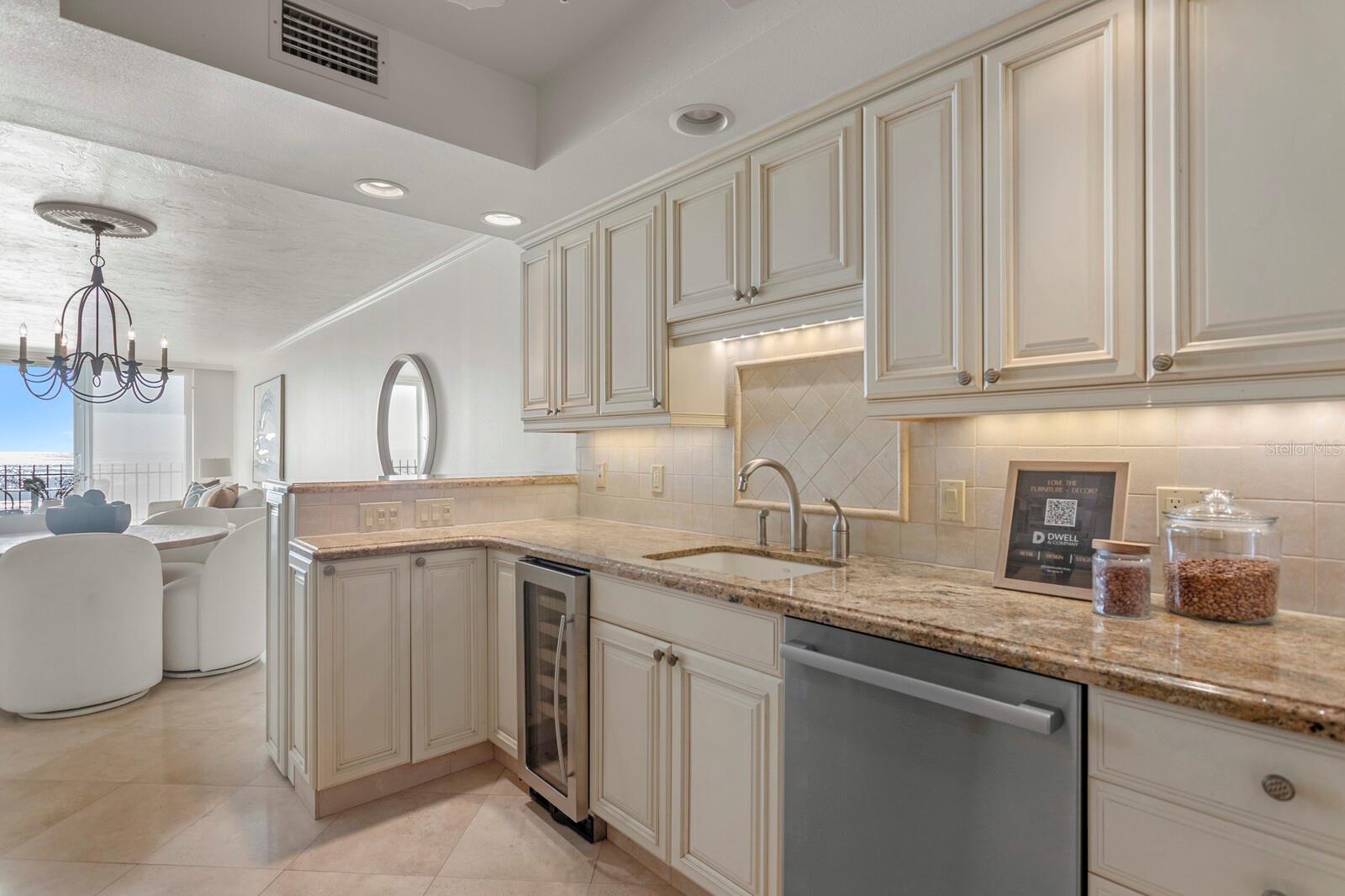 Image 17 of 43 For 1212 Benjamin Franklin Drive 501