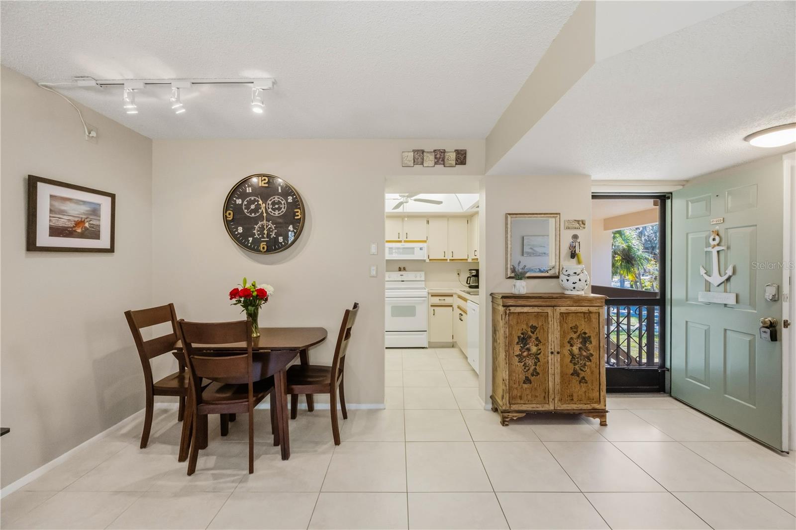 Image 12 of 56 For 19505 Quesada Avenue F202