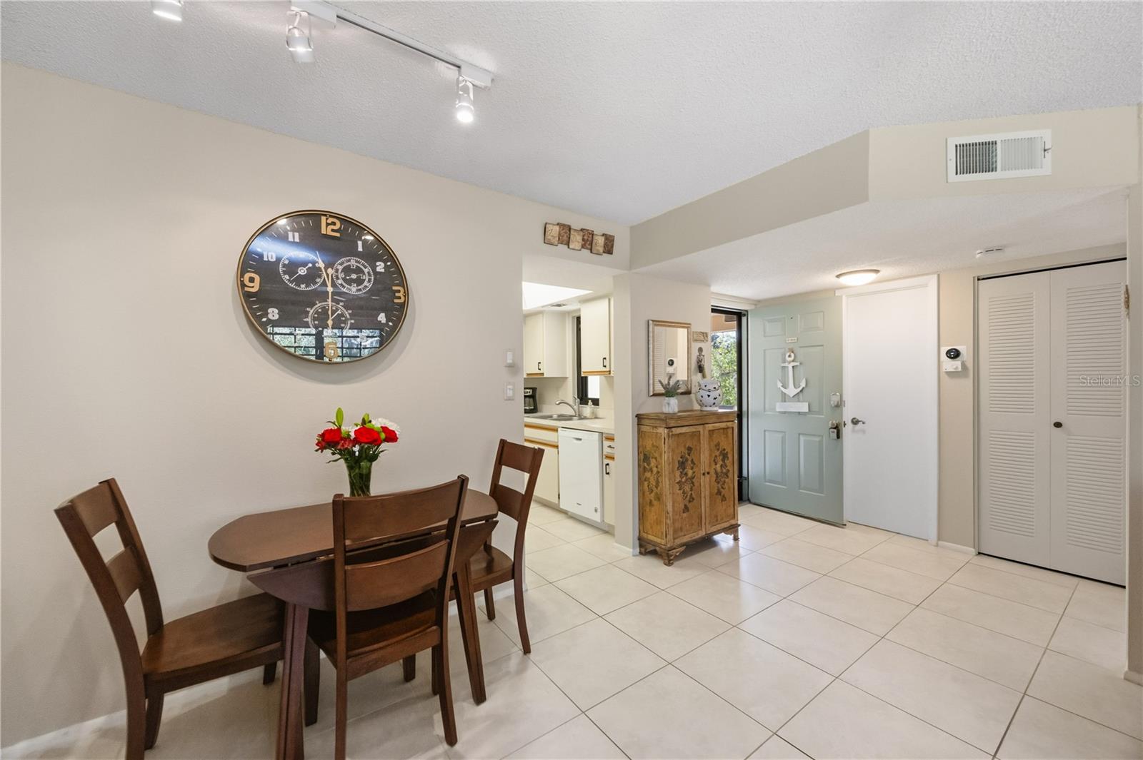 Image 13 of 56 For 19505 Quesada Avenue F202