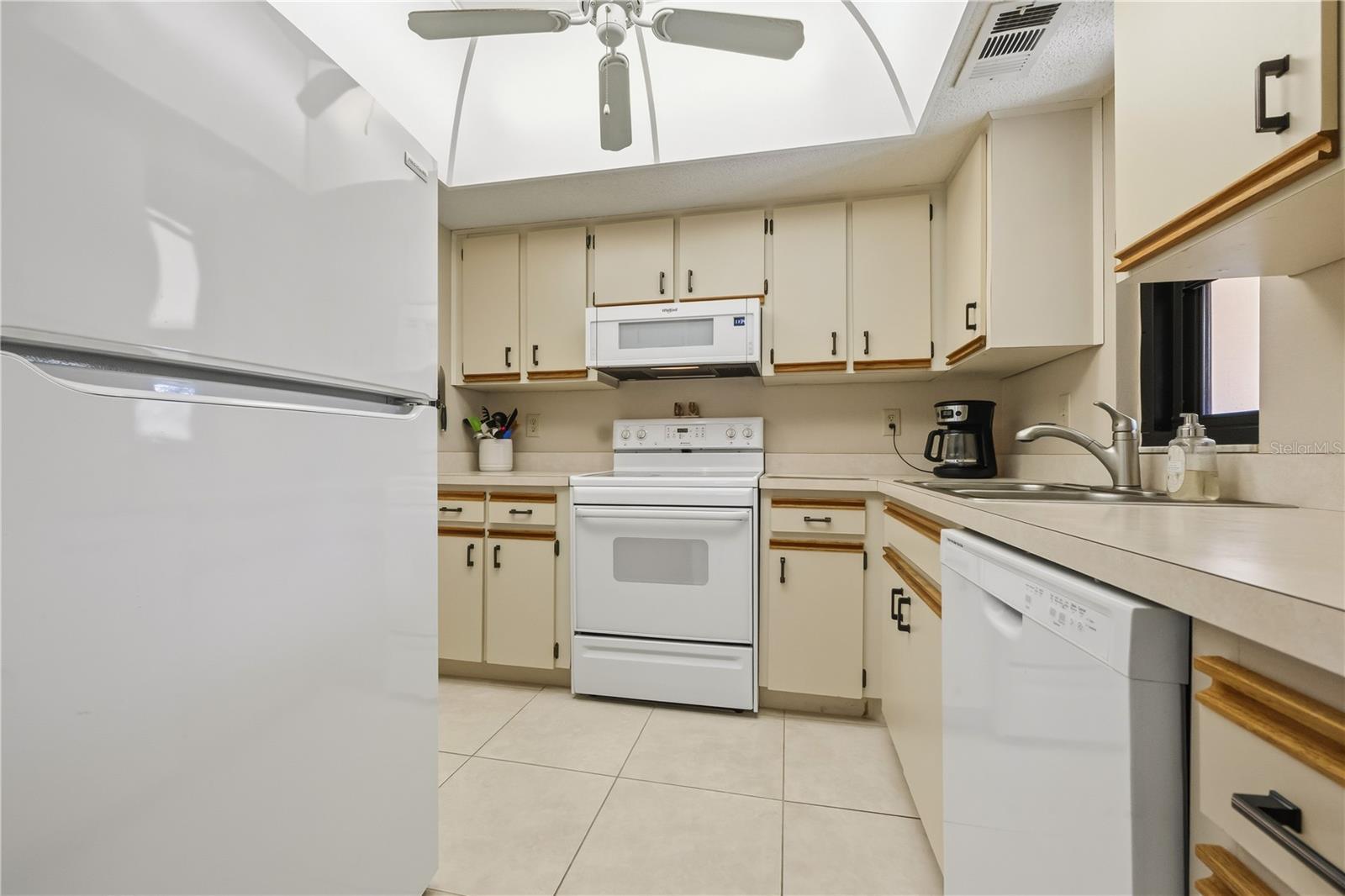 Image 15 of 56 For 19505 Quesada Avenue F202