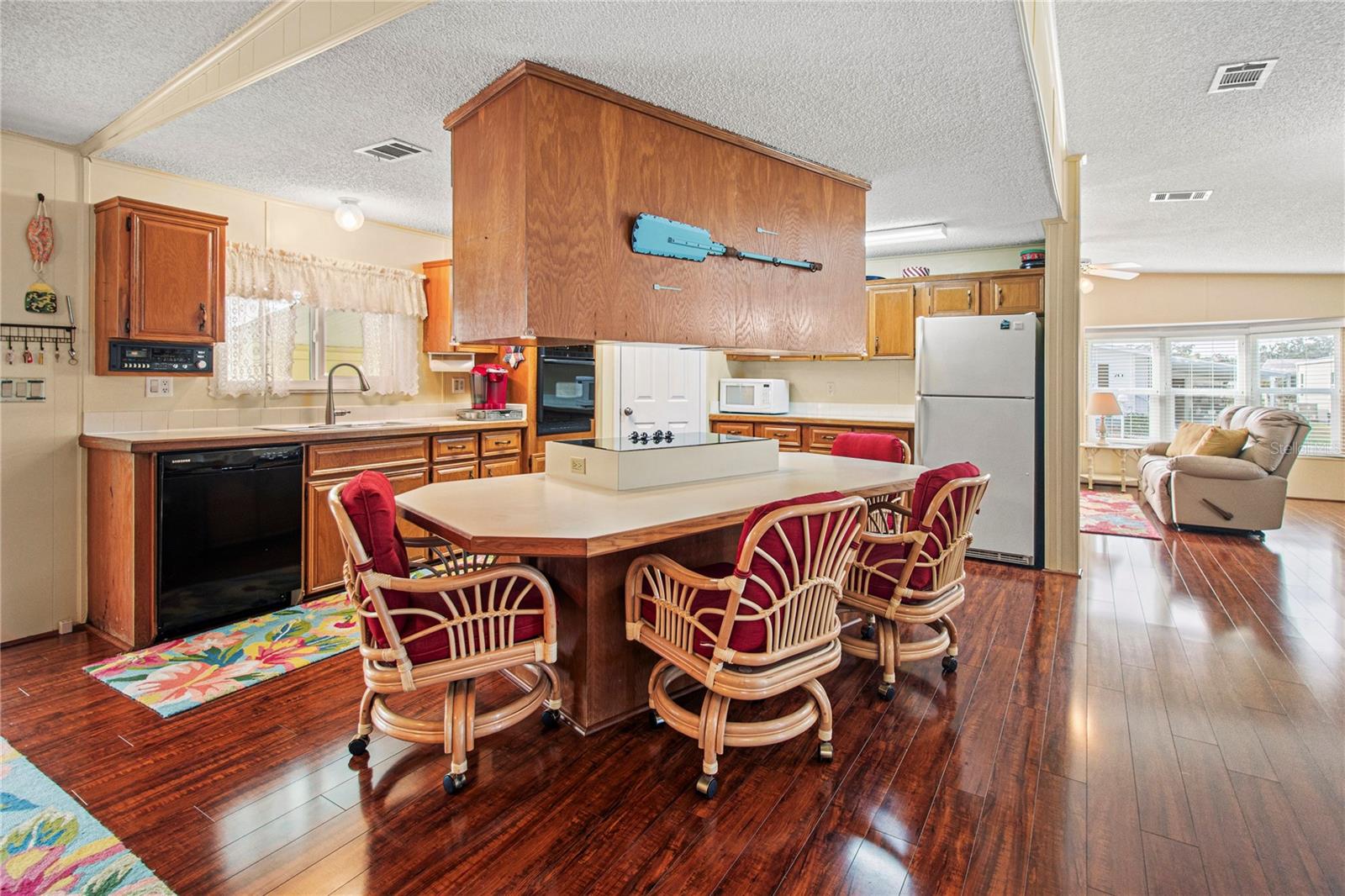 Image 17 of 51 For 119 Mockingbird Lane