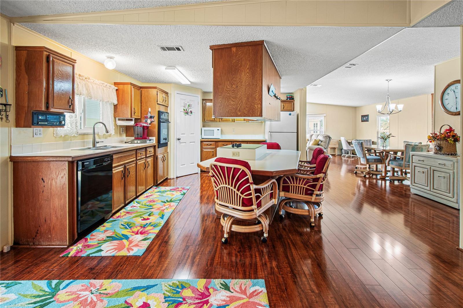 Image 18 of 51 For 119 Mockingbird Lane