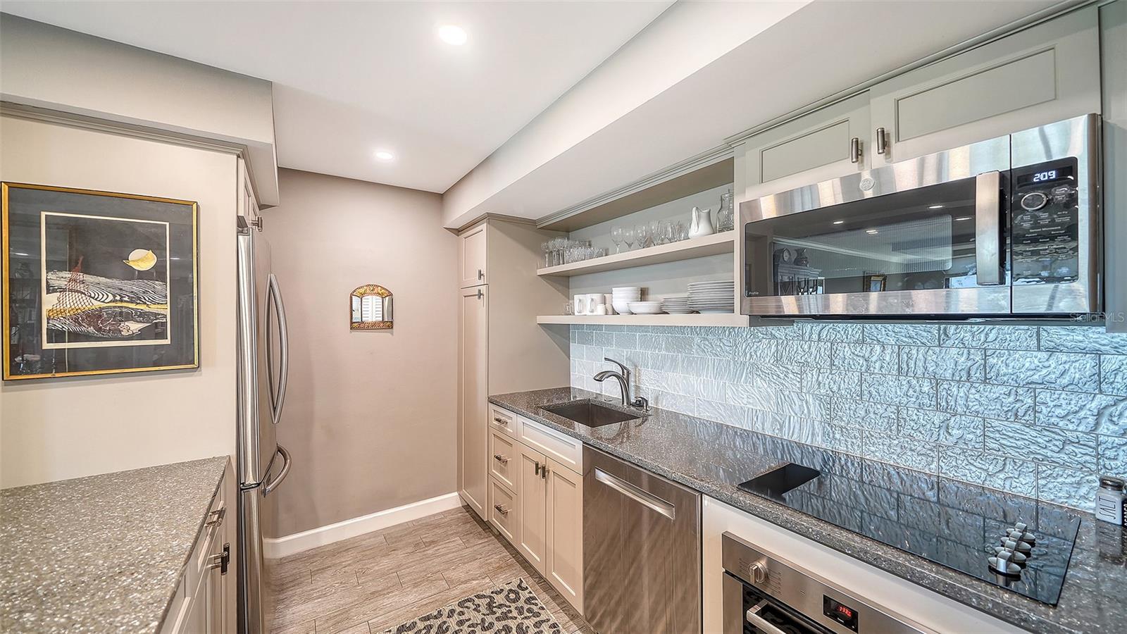 Image 18 of 73 For 707 Gulfstream Avenue 505