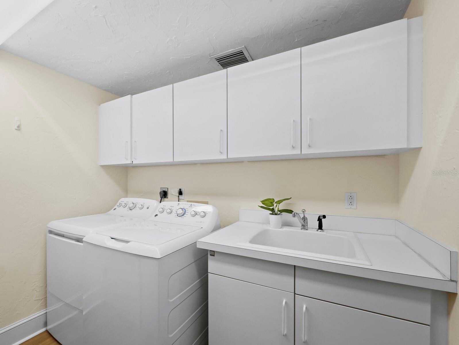 Image 28 of 55 For 3040 Grand Bay Boulevard 234