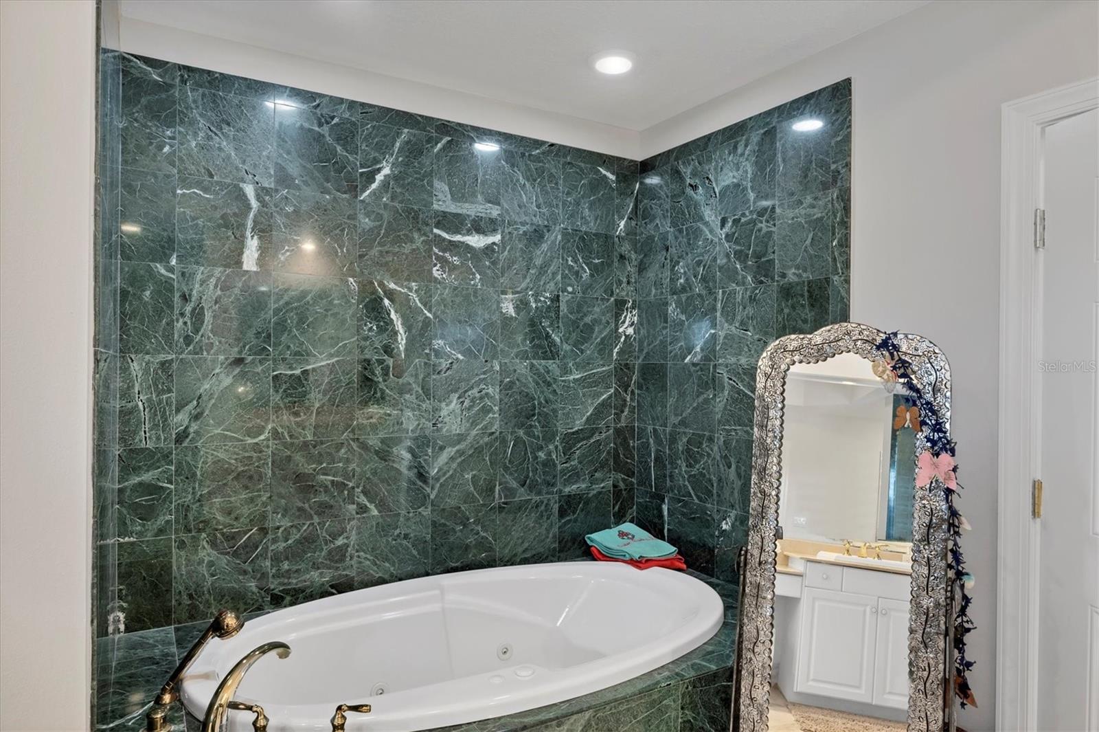 Image 44 of 94 For 505 Orange Avenue 301