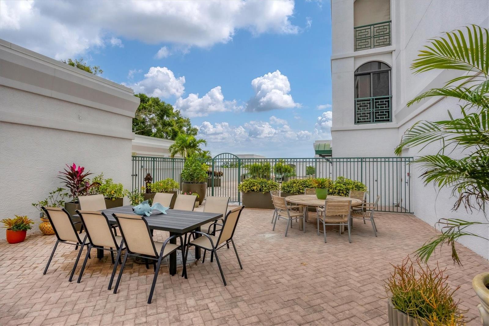 Image 64 of 94 For 505 Orange Avenue 301