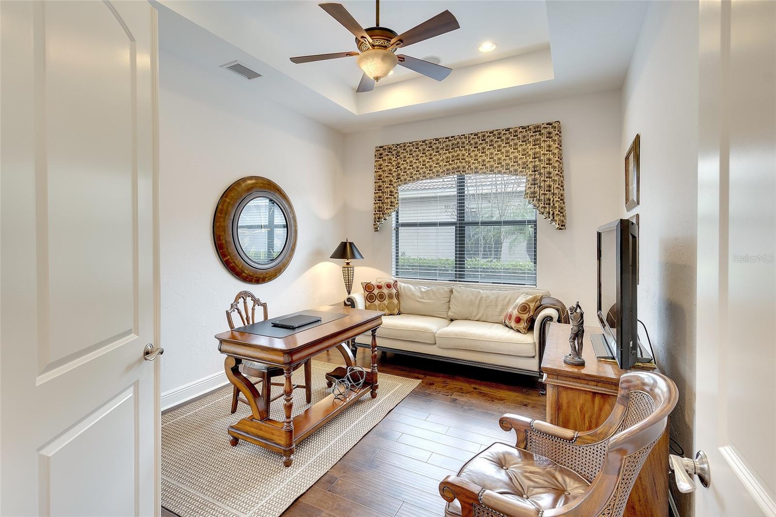 Listing photo id 8 for 15512 Leven Links Place