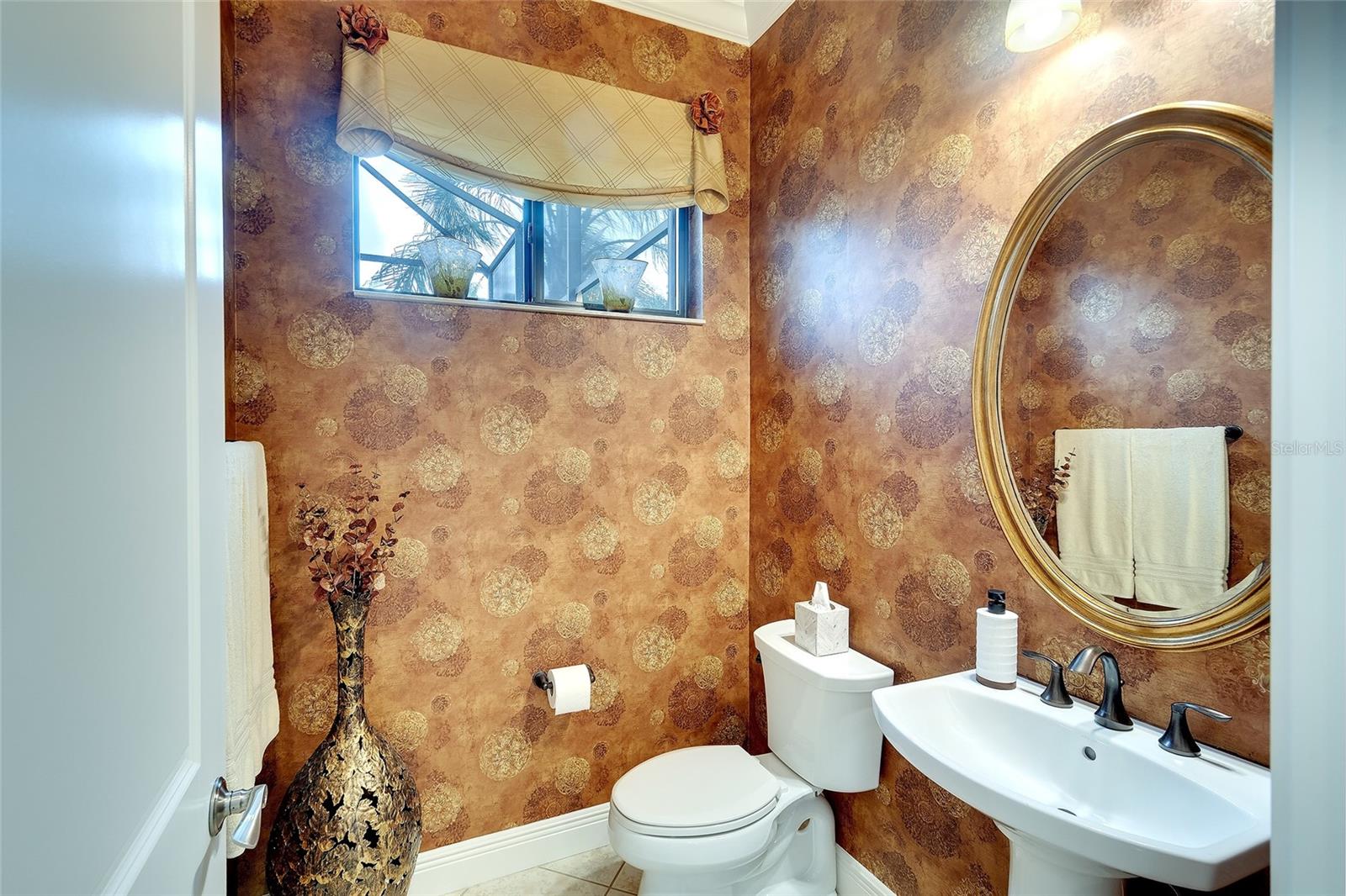 Listing photo id 21 for 15512 Leven Links Place