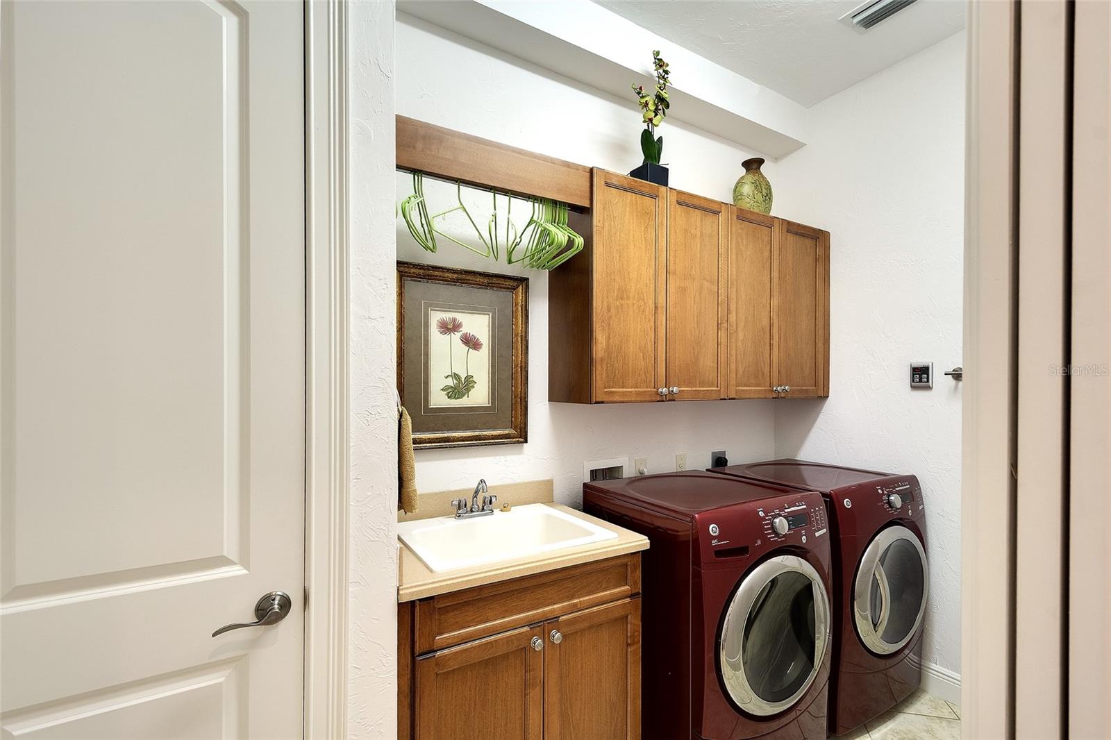 Listing photo id 30 for 15512 Leven Links Place