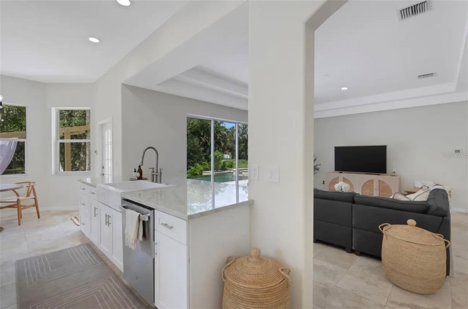 Image 14 of 65 For 3005 Desoto Rd Desoto Road