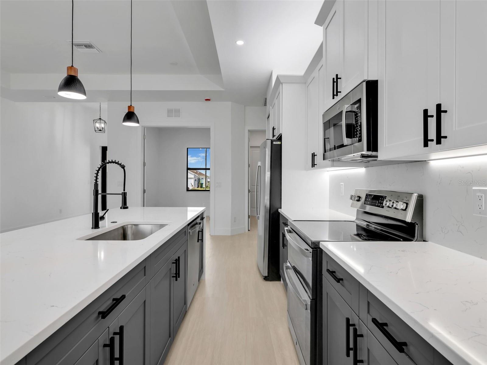 Image 11 of 38 For 1723 7th Avenue