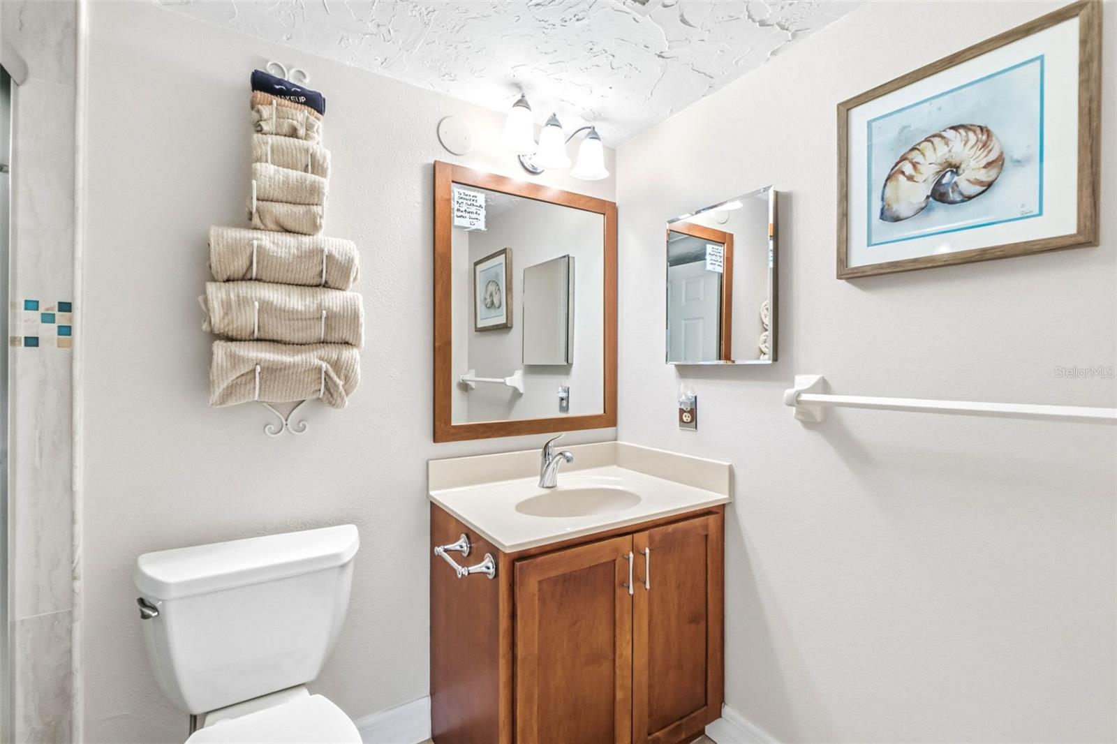 Image 18 of 36 For 6500 Midnight Pass Road 208