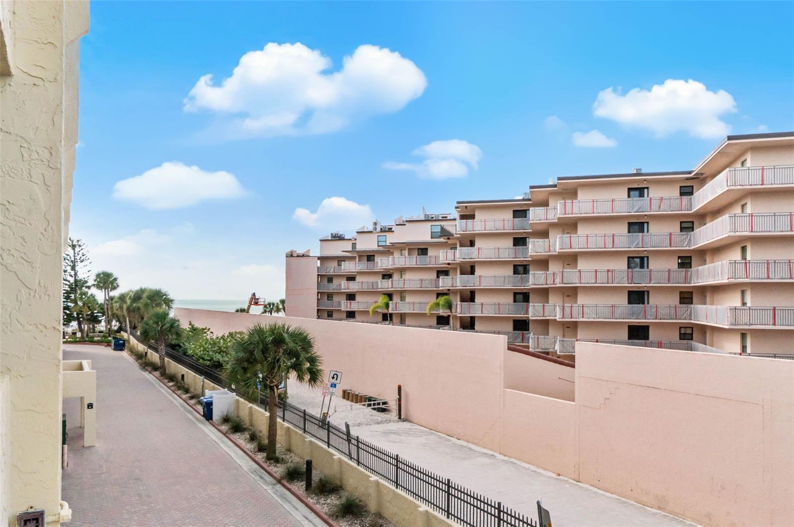 Image 24 of 36 For 6500 Midnight Pass Road 208