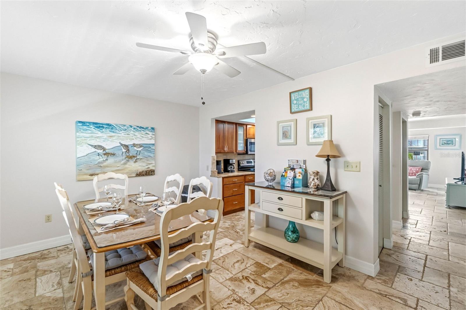 Image 7 of 36 For 6500 Midnight Pass Road 208