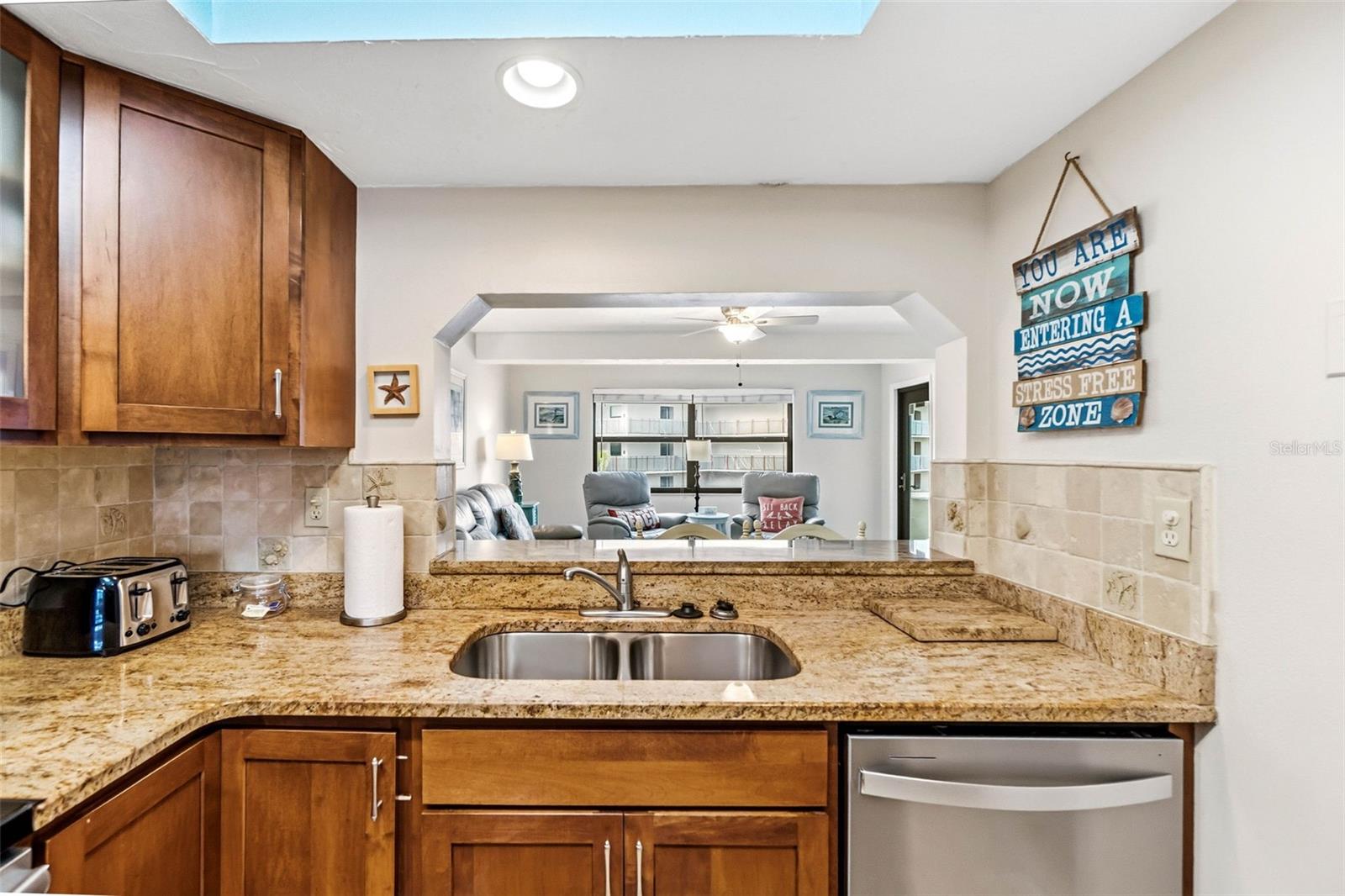 Image 9 of 36 For 6500 Midnight Pass Road 208