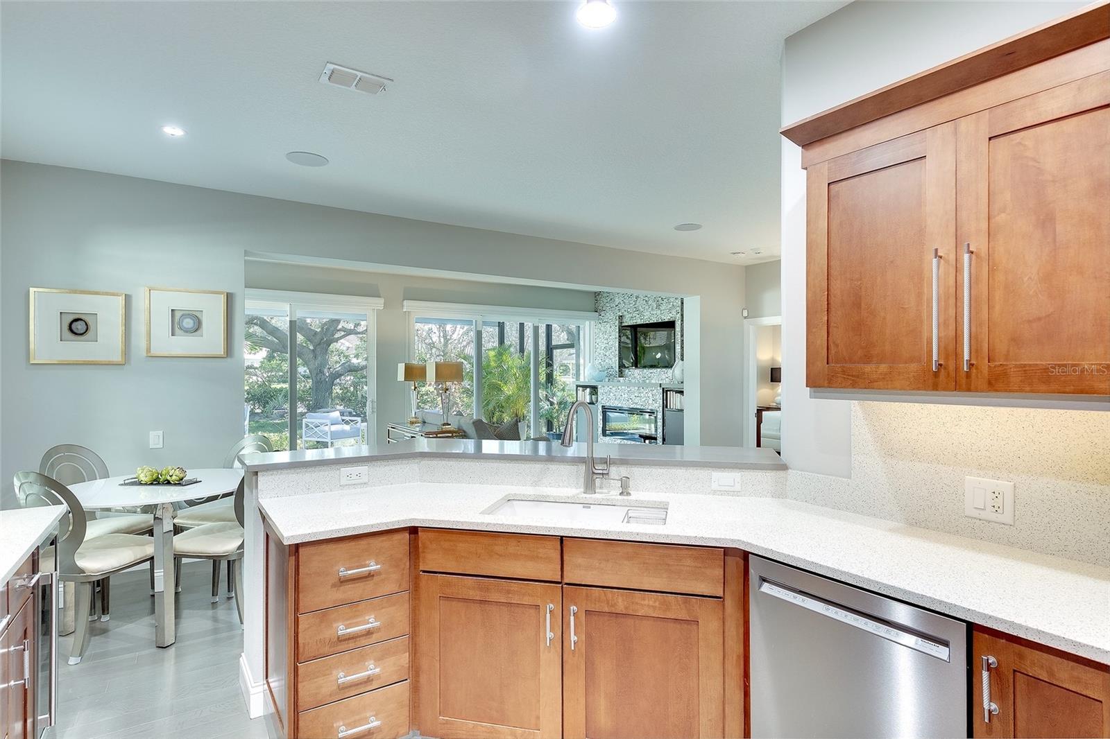 Image 18 of 49 For 8459 Idlewood Court