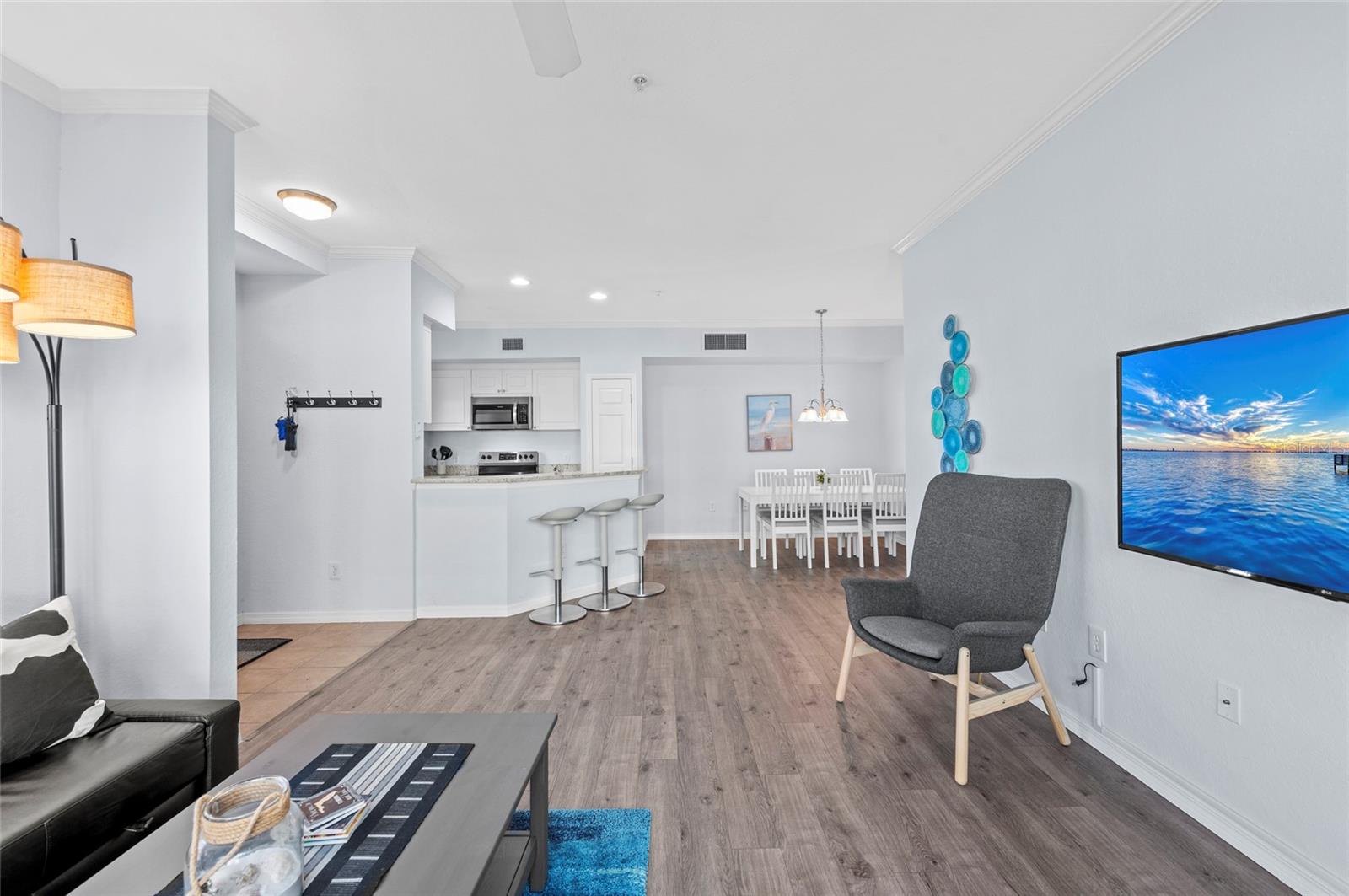 Image 10 of 45 For 5621 Bidwell Parkway 104