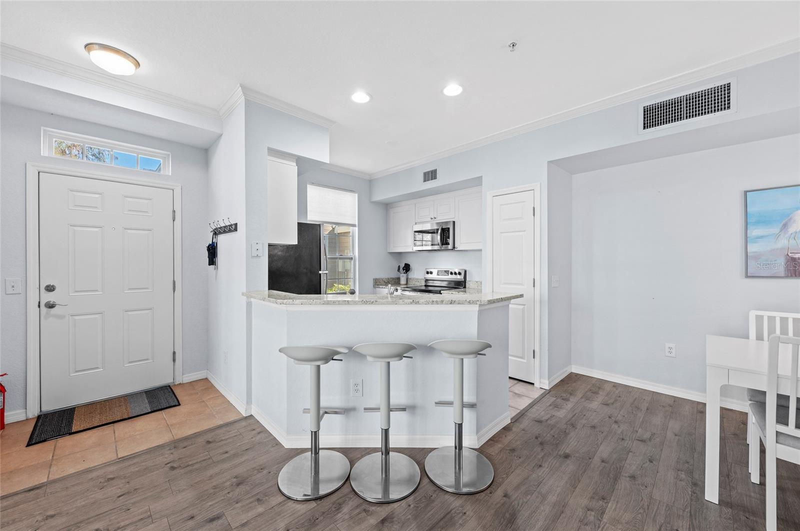 Image 11 of 45 For 5621 Bidwell Parkway 104