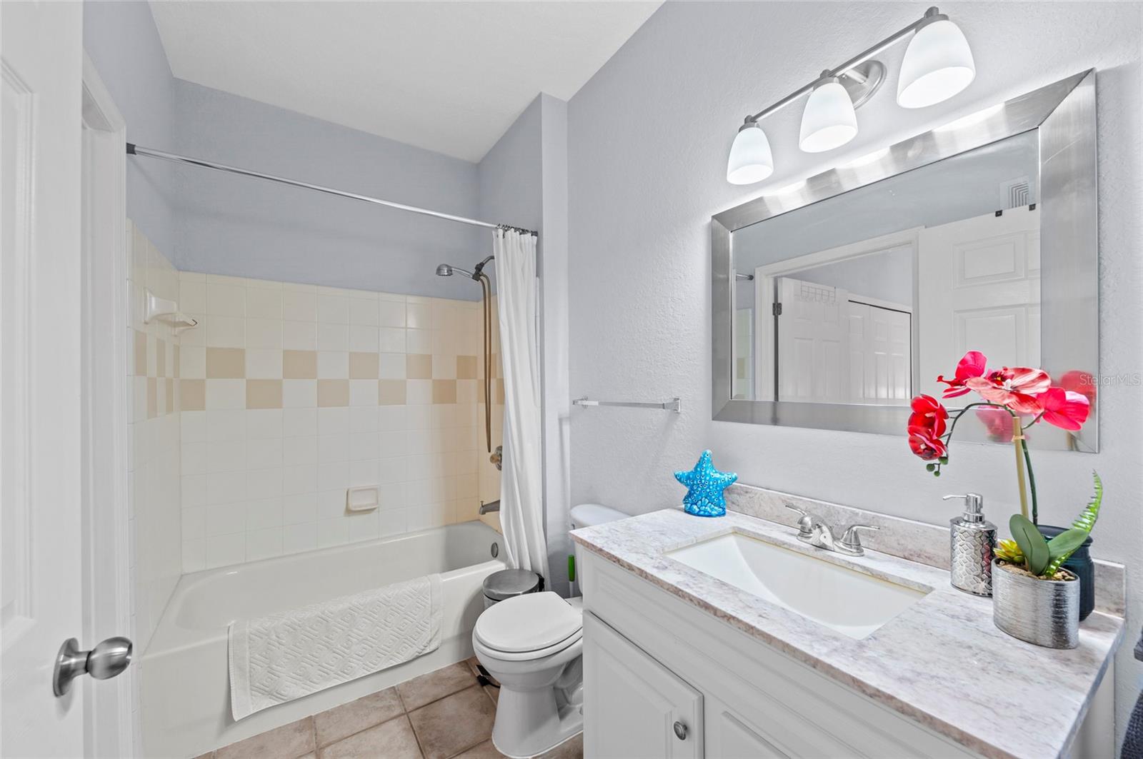 Image 27 of 45 For 5621 Bidwell Parkway 104