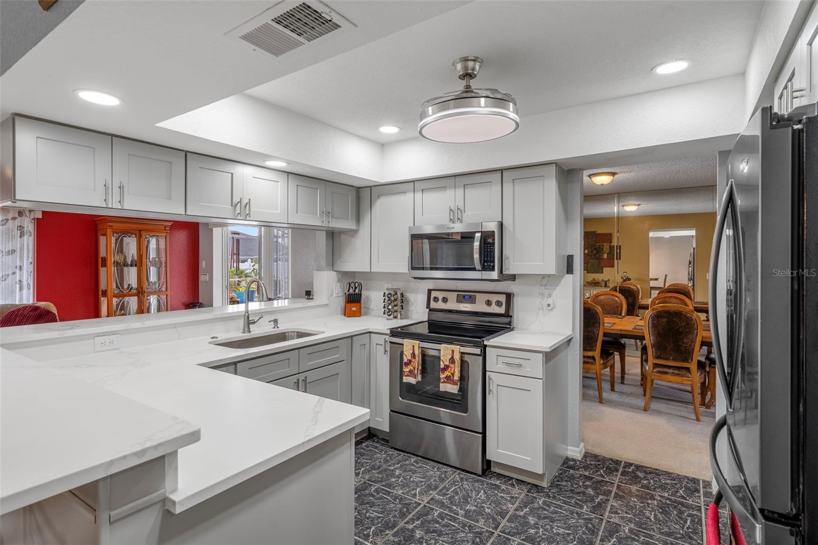 Image 14 of 47 For 8158 Winding Oak Lane