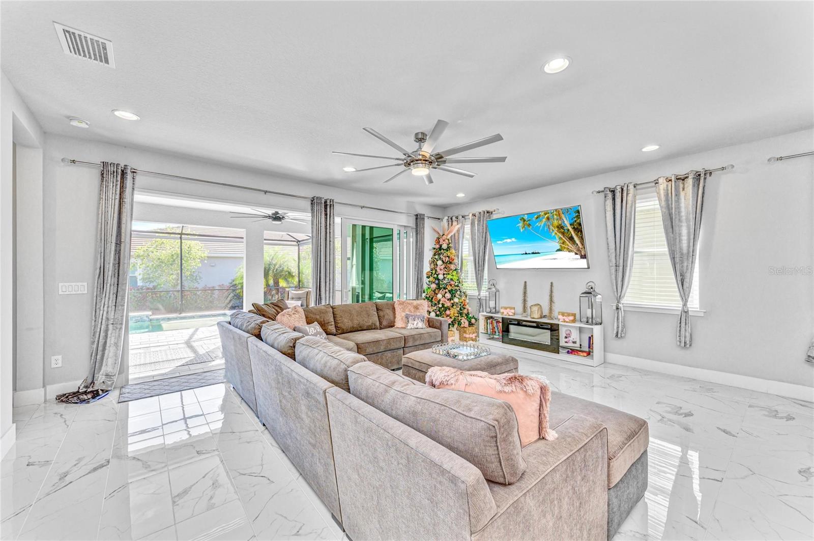 Image 21 of 62 For 5632 Long Shore Loop